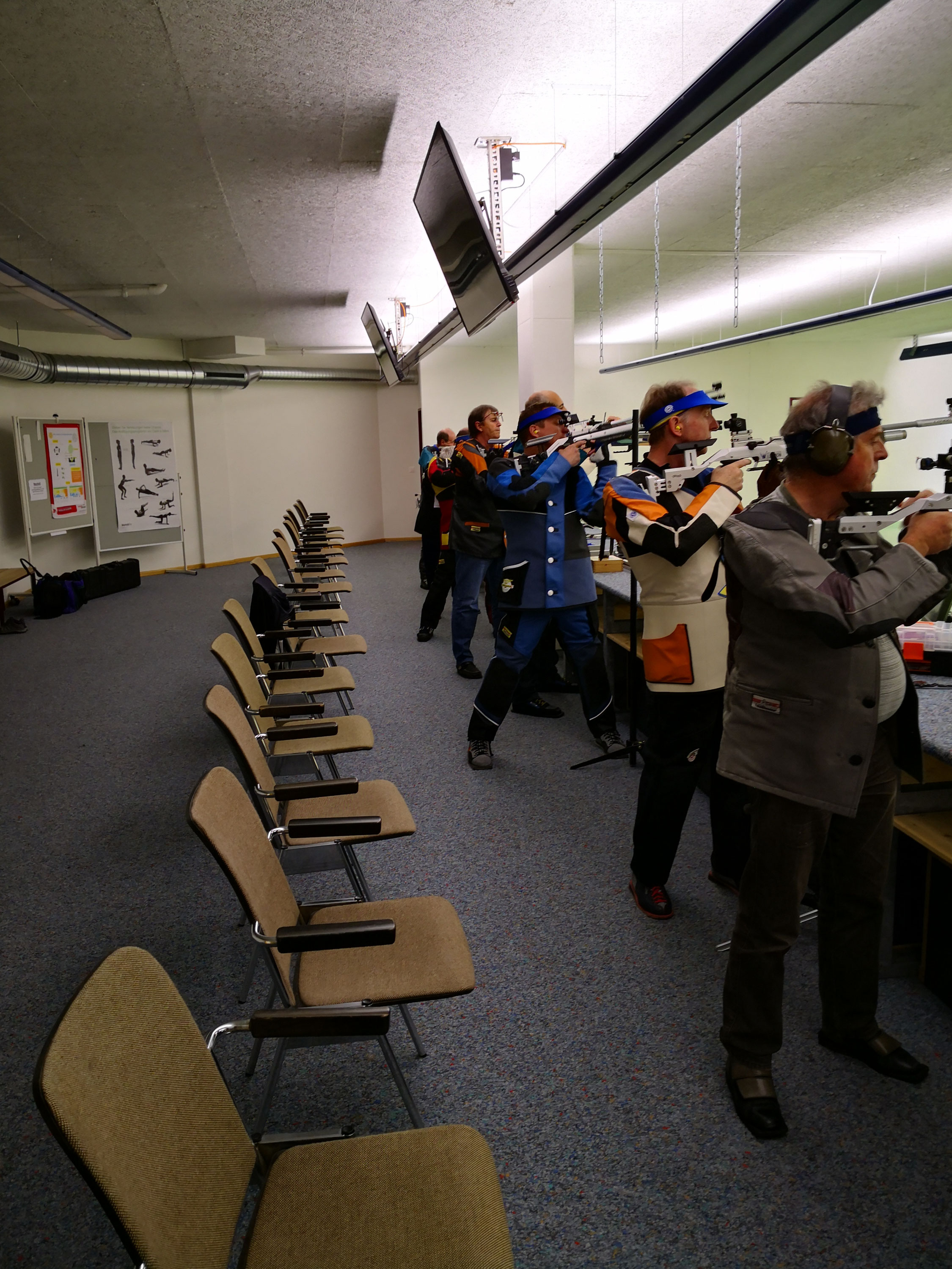 Start zur Indoor Saison Gewehr 10m 2021 2022 Sportschützen Laufen