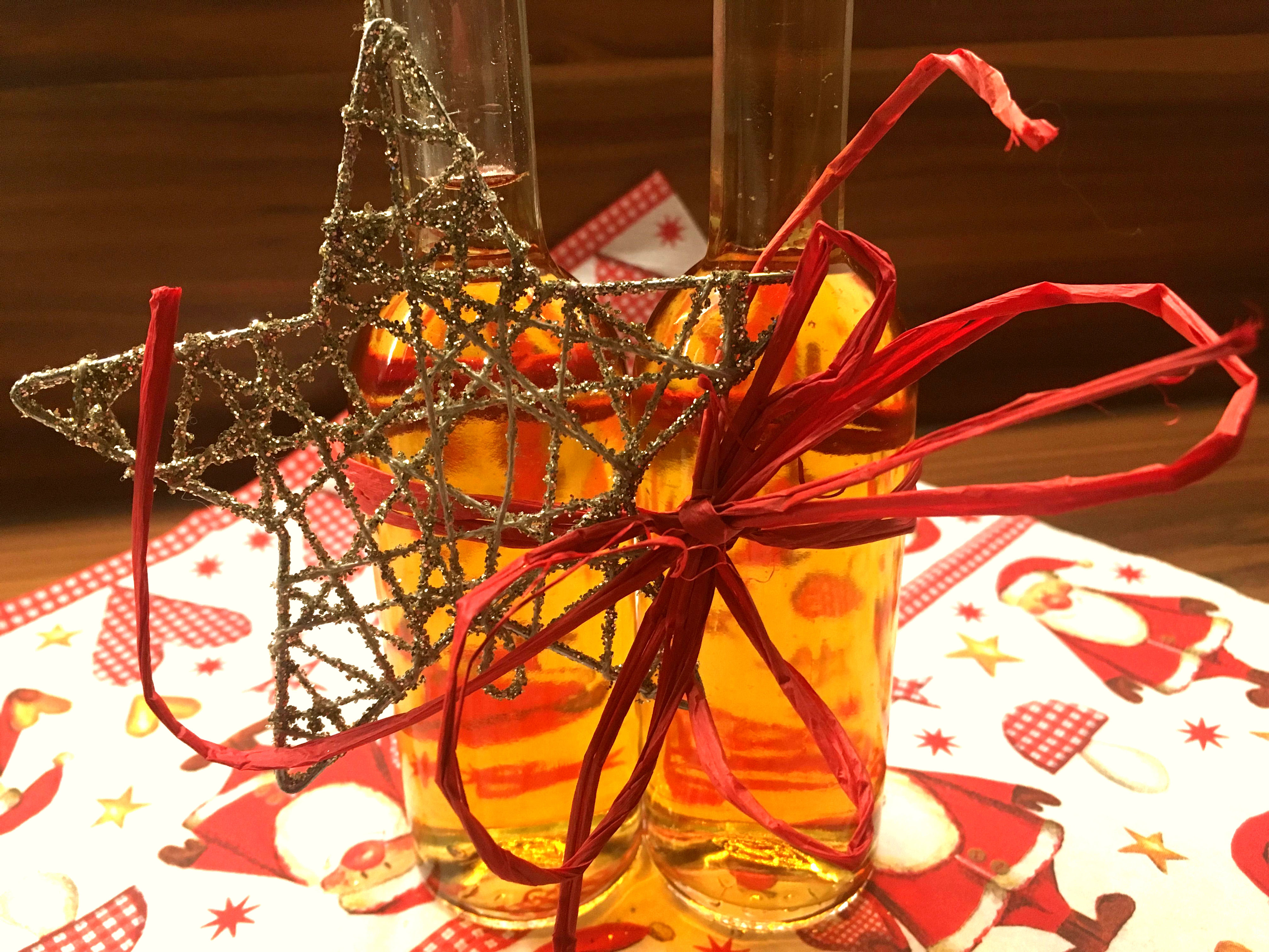 Selbstgemachter Vanillelikör ♥ unser Geschenktipp ♥ einfach, schnell ... Selbstgemachter Vanillelikör ♥ unser Geschenktipp ♥ einfach, schnell ...