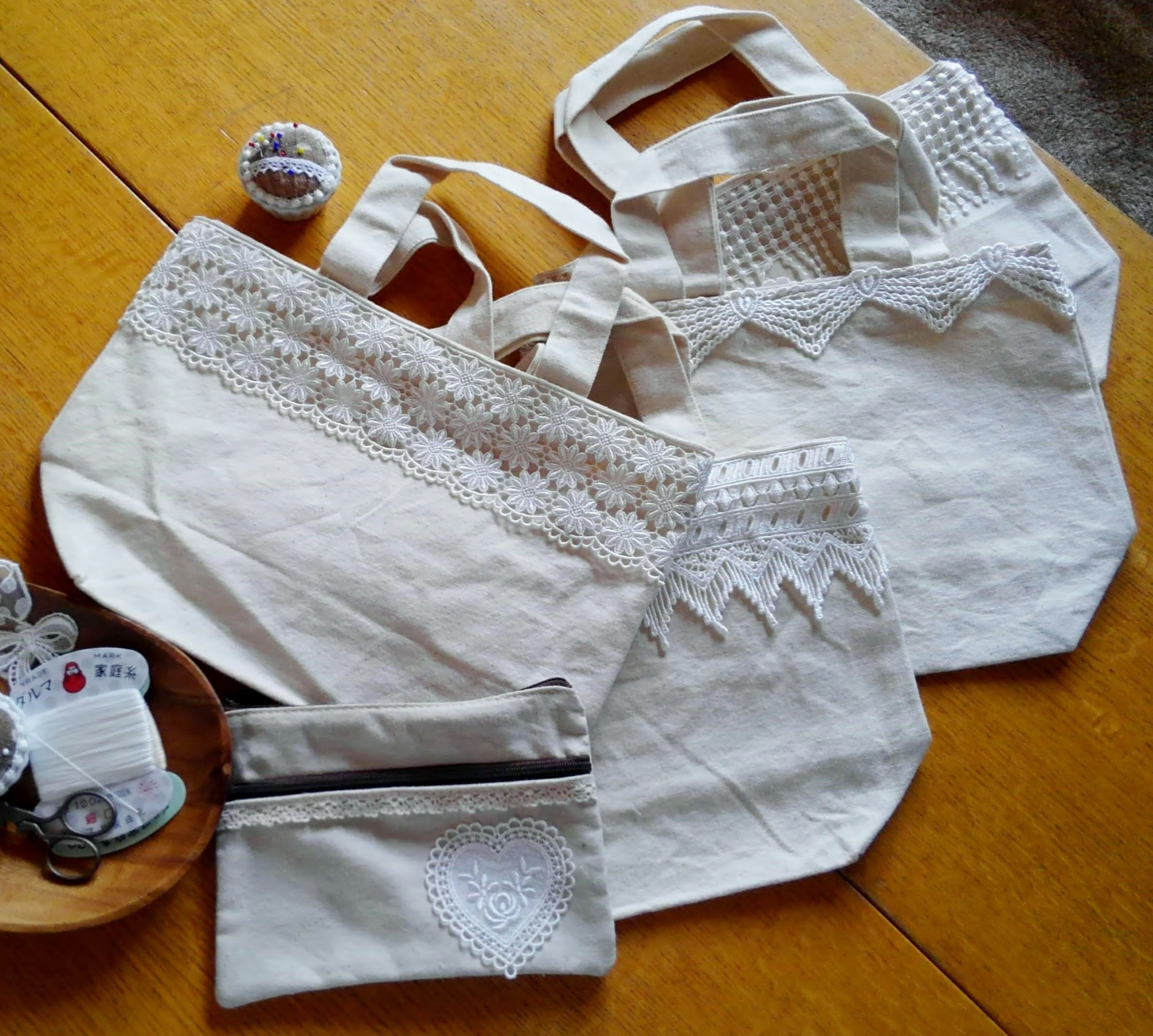 楽しむ Sewing Time でレースを縫い付けました Cub Anton 子供服 生活雑貨 ハンドメイドの幼稚園スモックと袋物 通販