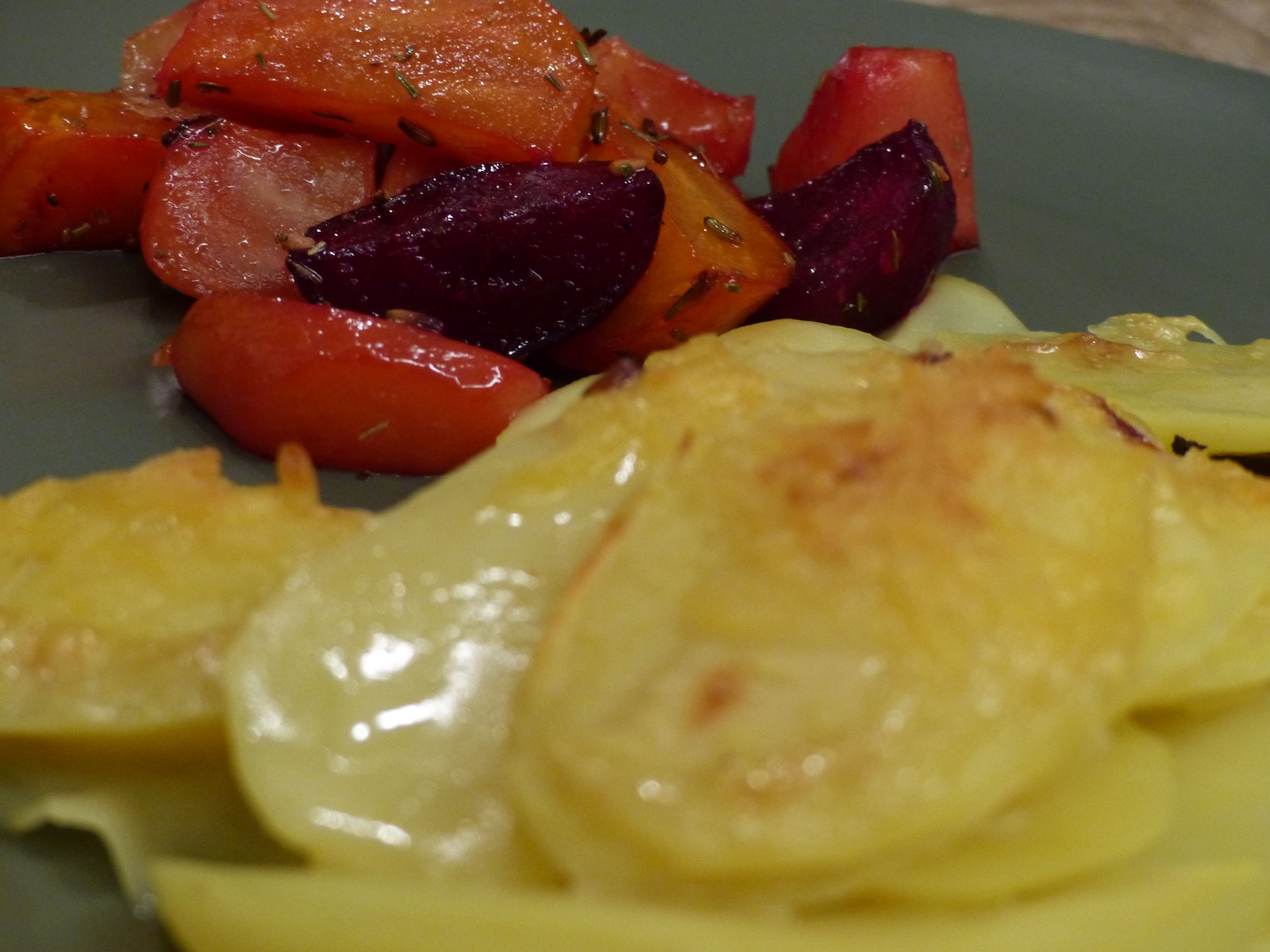 Kartoffelgratin mit warmen rote Bete Salat - its just foods by Jana