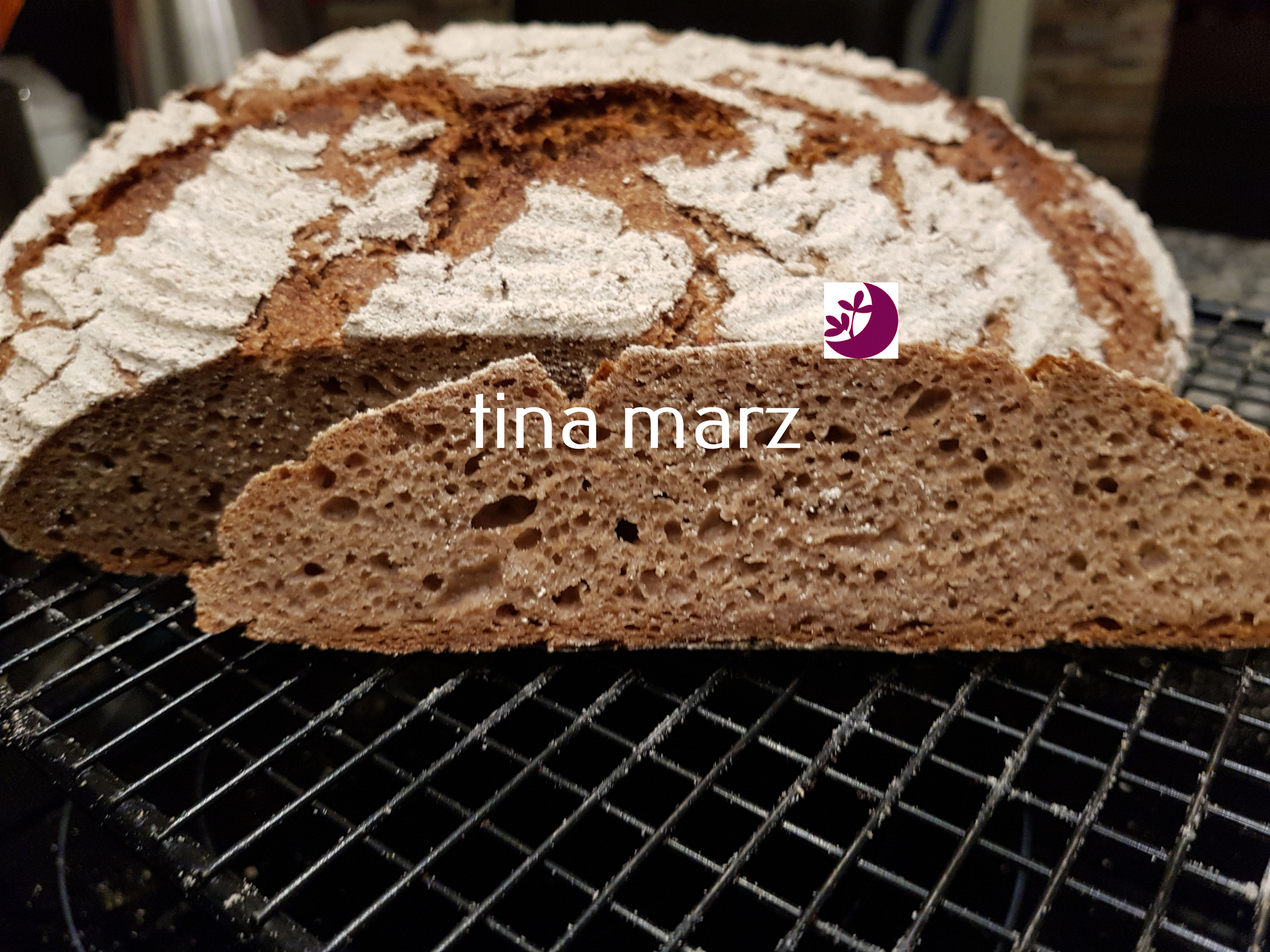 AGRILUNA-Roggenvollkornbrot mit Sauerteig - www.leckeres-von-tina.com AGRILUNA-Roggenvollkornbrot mit Sauerteig - www.leckeres-von-tina.com