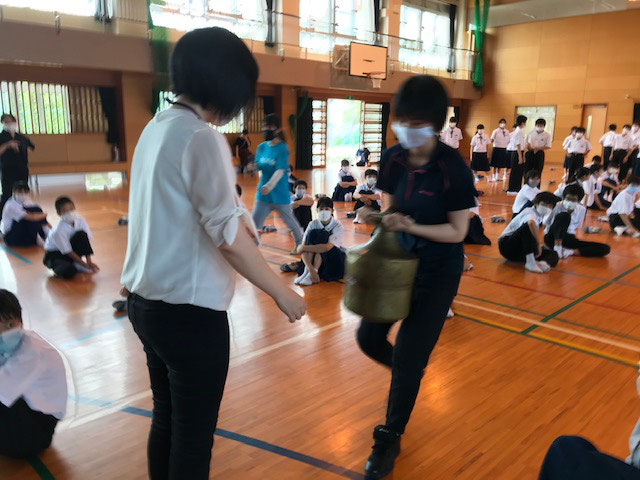 出前授業を行いました 西紫原中学校 鹿児島県ユニセフ協会 出前授業を行いました 西紫原中学校 鹿児島県ユニセフ協会