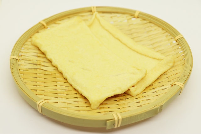 筧本生 油彩『あくび』 かけいもとなり 1978年 フランスP60号 油彩・和額縁:3407 金泥 アクリル | 額縁通販・画材通販のこと