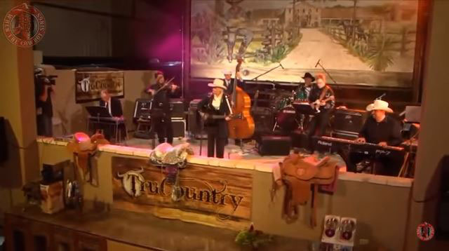 Jett Williams - Drivin' Nails In My Coffin (Live On ...