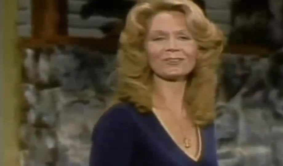 Sue Thompson performs "Candy and Roses", live on Hee Haw. when the
