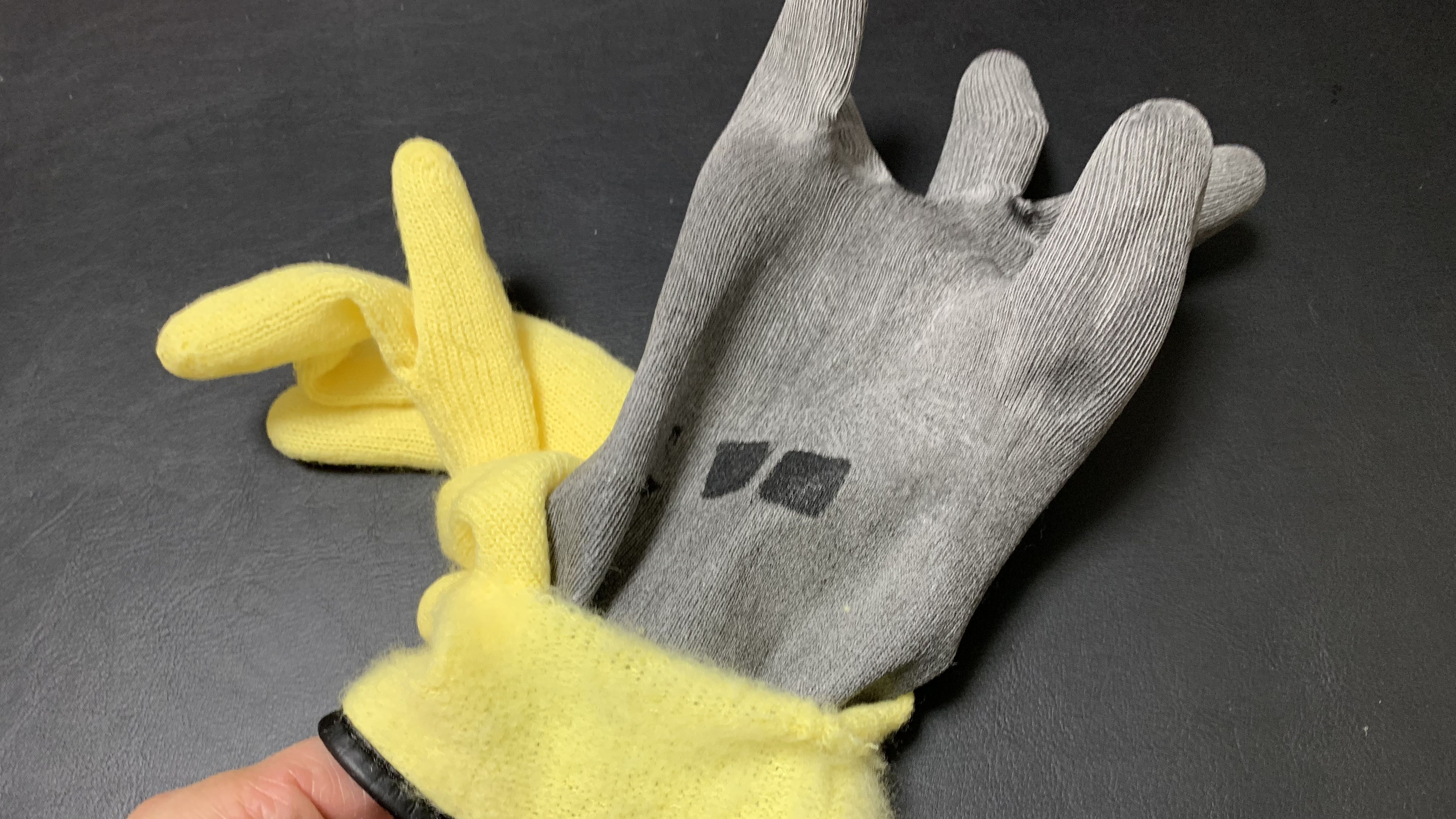 雪山登山のグローブ 続 防寒テムレスのカスタマイズ インナーボア剥離作業編 Kuri Adventures
