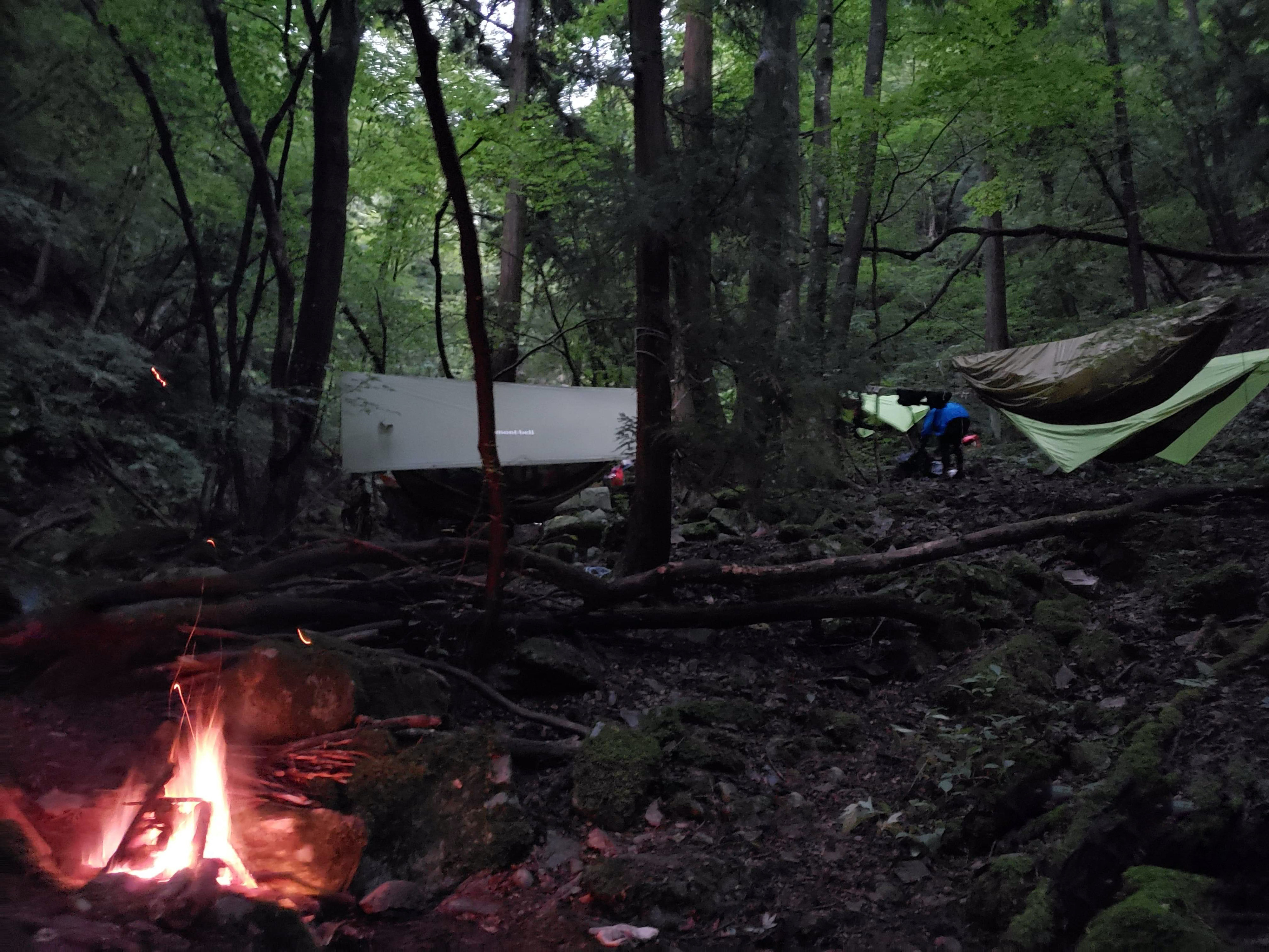 Preself 2-4人用 軽量 ハンモック テント, 通気 快適 蚊や雨を防ぐ