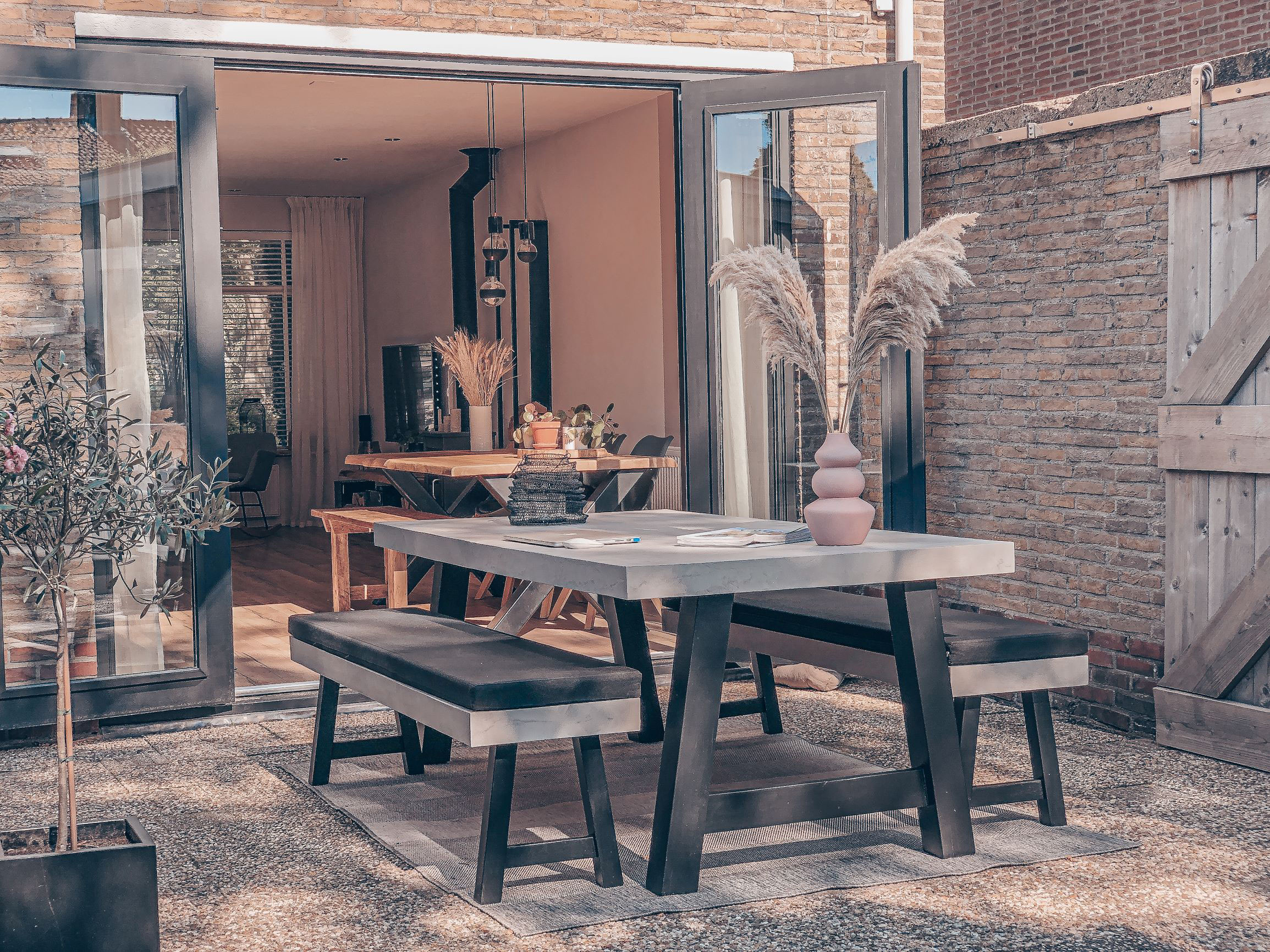 Bukken Samenwerking bloemblad DIY Project (buiten)tafel met beton cire! - Beton Cire Nederland