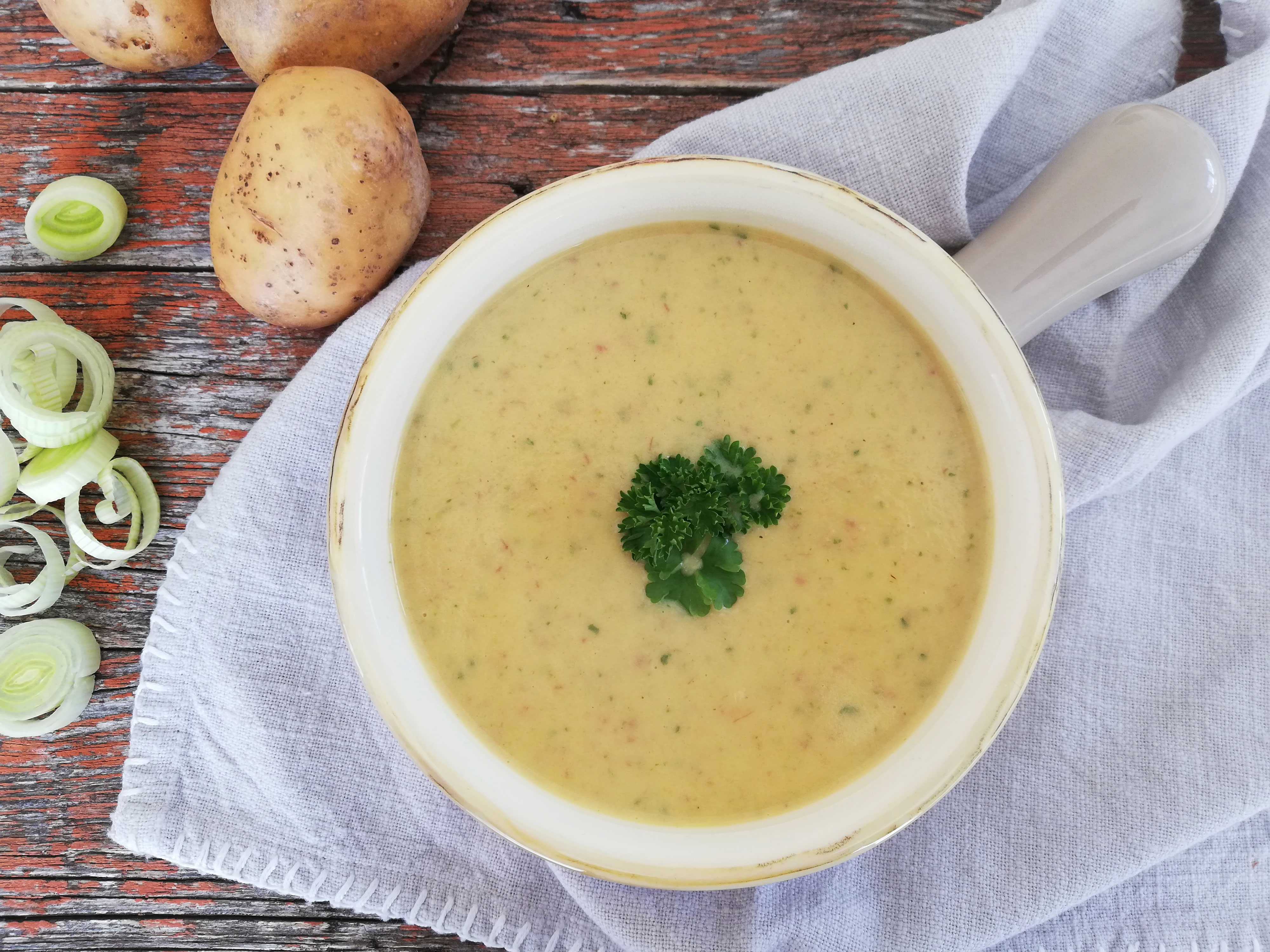 Deftige Kartoffelsuppe - LelaLecker die Küchenfee aus Hohenlohe Deftige Kartoffelsuppe - LelaLecker die Küchenfee aus Hohenlohe