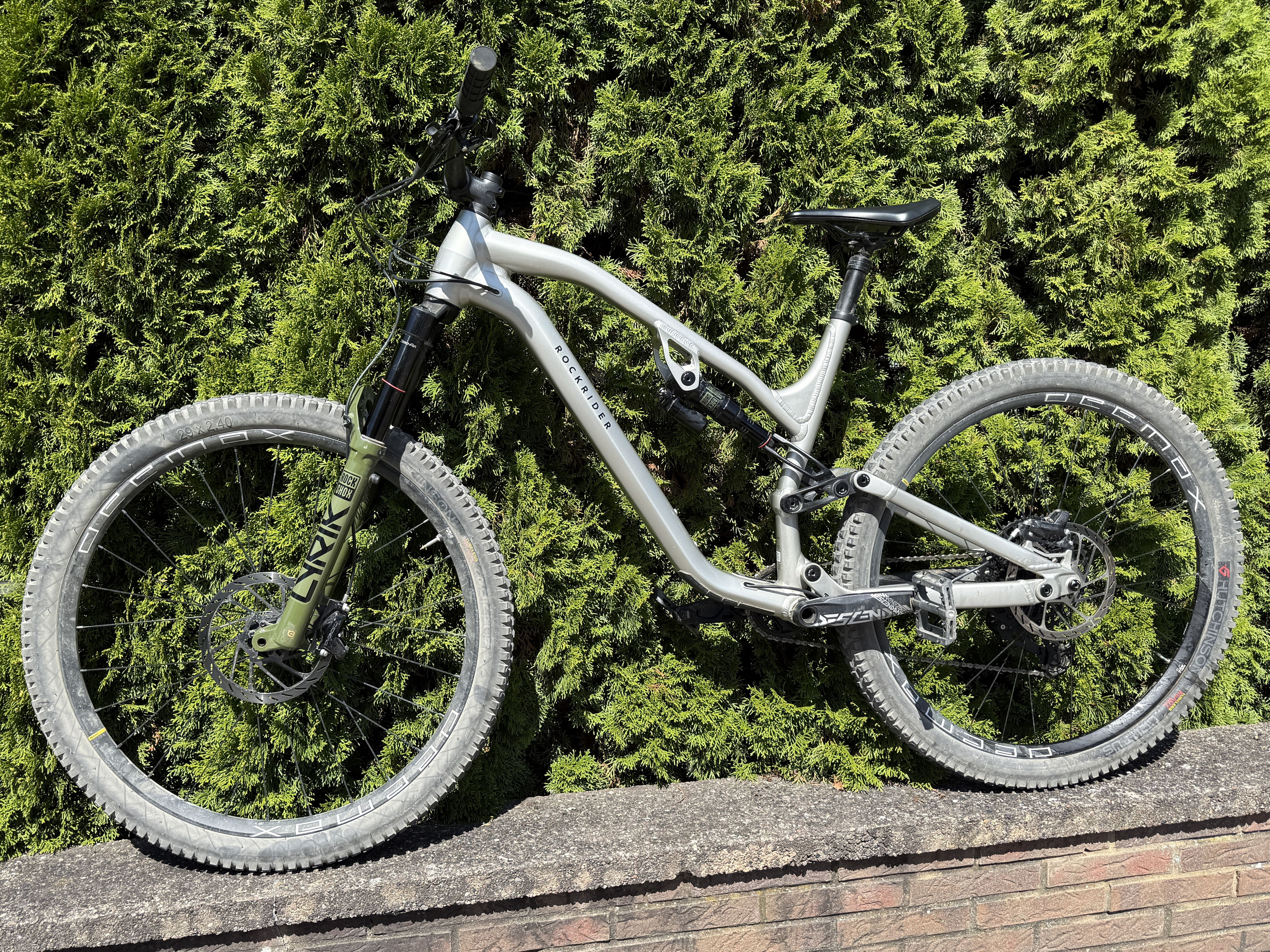 orbea e-bike fully 2023 Orbea Rise H20 2023: Das ultimative Light-E-MTB in Baobab Brown
