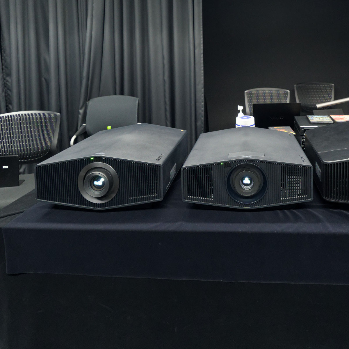 SONY VPL-VW575 4Kプロジェクター SONY VPL-VW575 4k プロジェクター ソニー、明るさ5000ルーメン