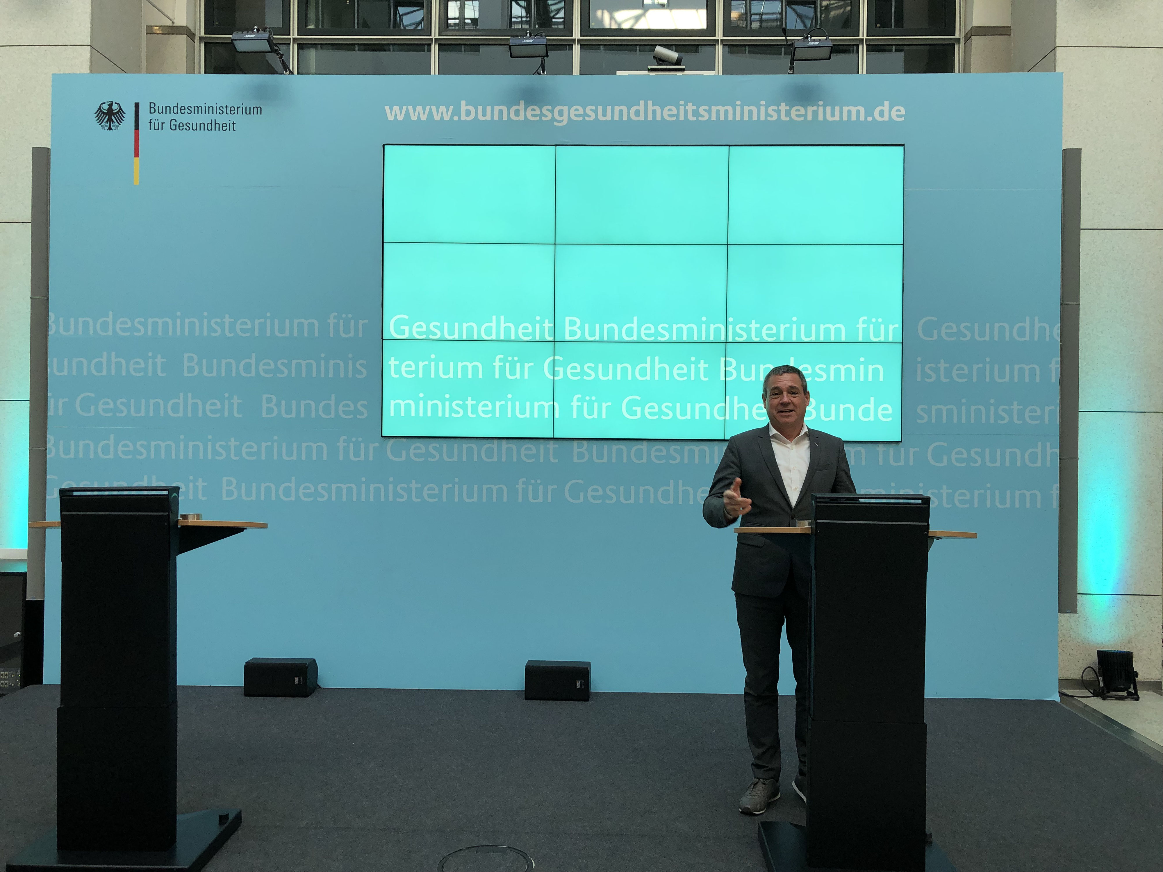 Einladung Zum Roundtable Gesprach Zur Digitalisierung In Der Altenpflege In Das Bundesministerium Fur Gesundheit Bmg Praxis Fur Fuhrung