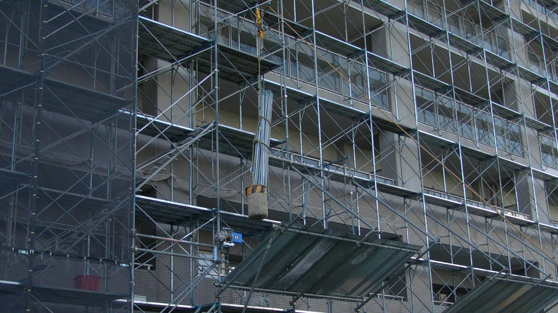 ユニパー株式会社 UP787 足場荷揚げ用　疾風ウインチ【船橋馬込店】【店頭取引限定】【中古】管理番号：ITXLM25FGV56 足場荷揚げ用 疾風ウインチUP787 現場使用例 - 足場用ウインチ 足場