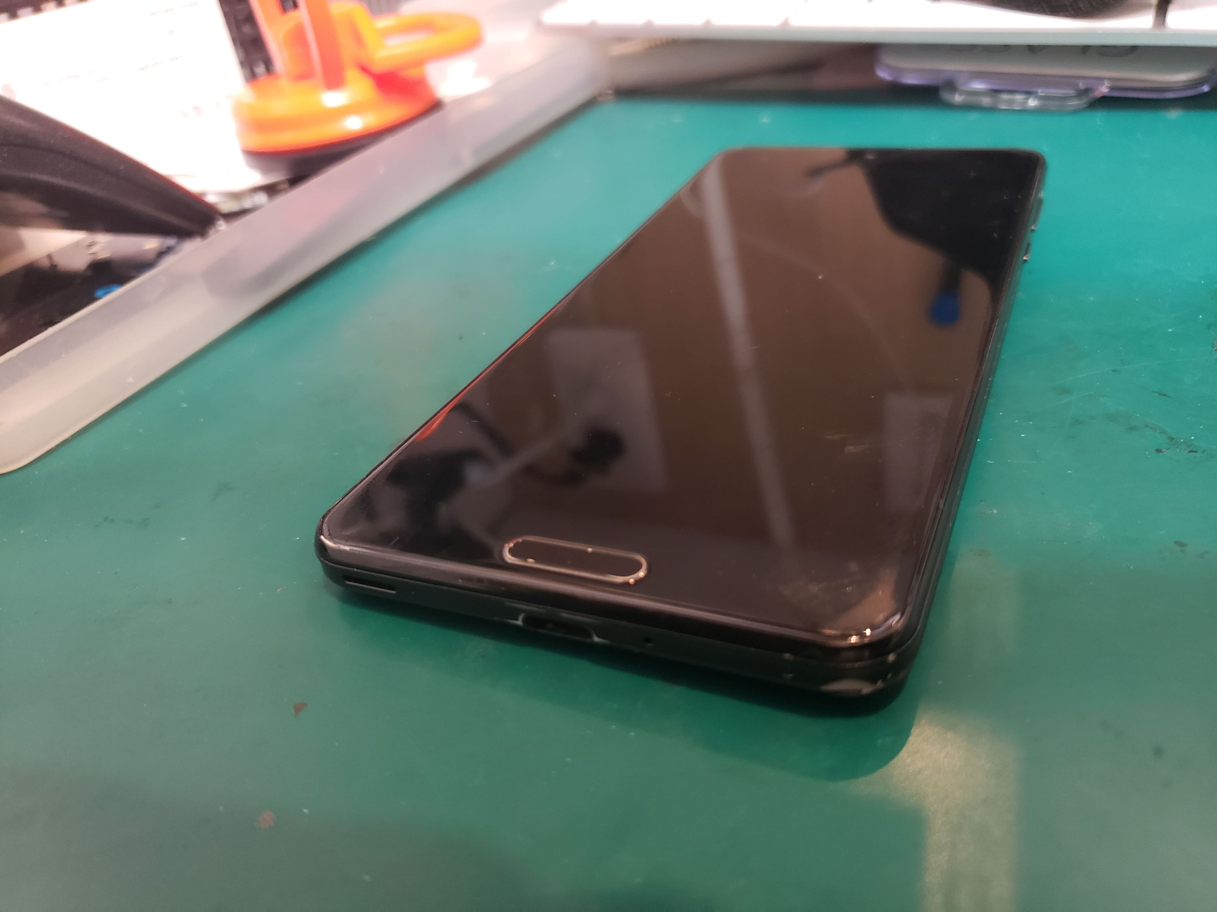 SHARP AQUOS R5G 画面修理方法 - カバーガレージ恵比寿|スマホ SHARP AQUOS R5G 画面修理方法 - カバーガレージ恵比寿|スマホ