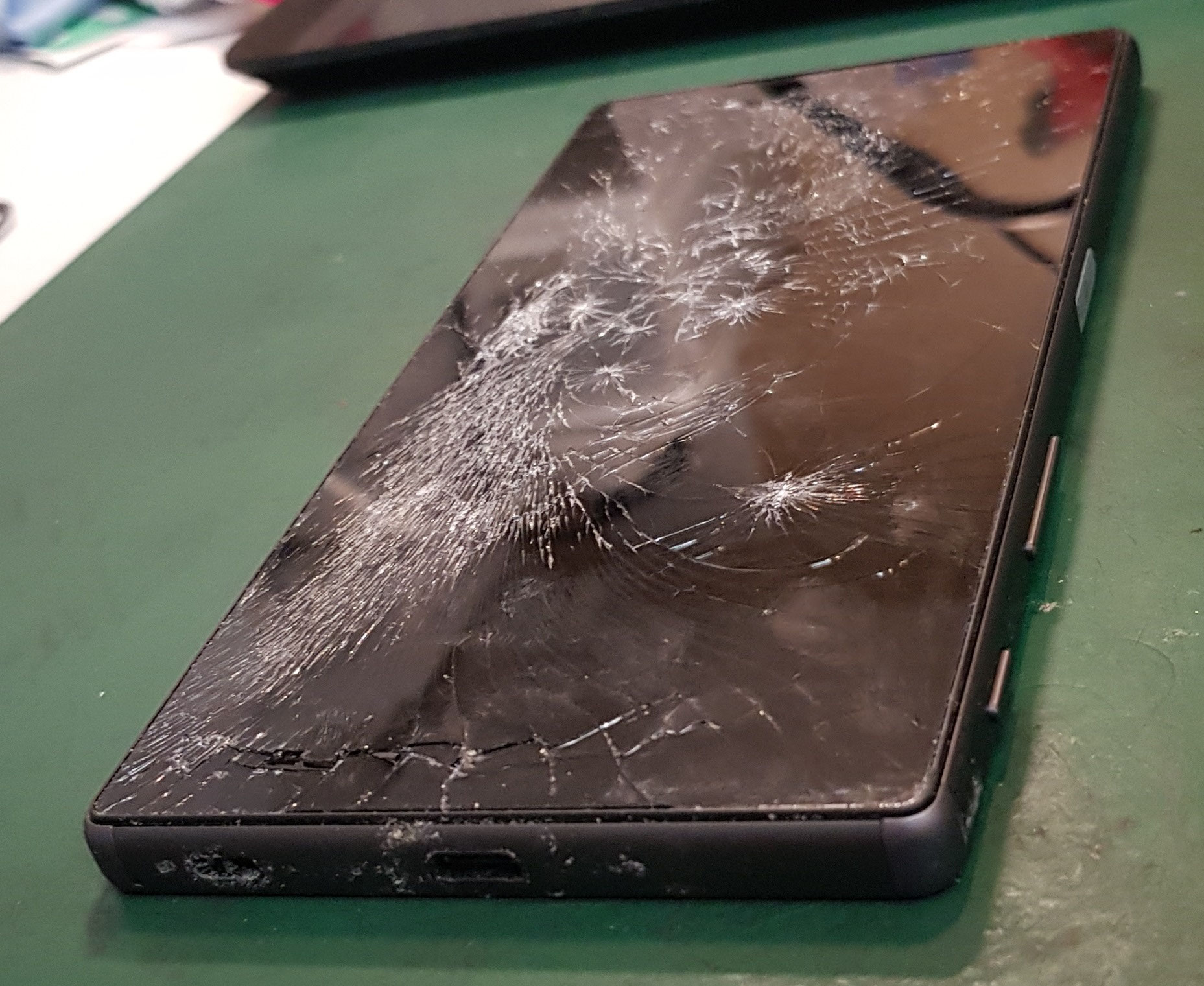 Xperia Z5タッチ不良画面修理 カバーガレージ恵比寿