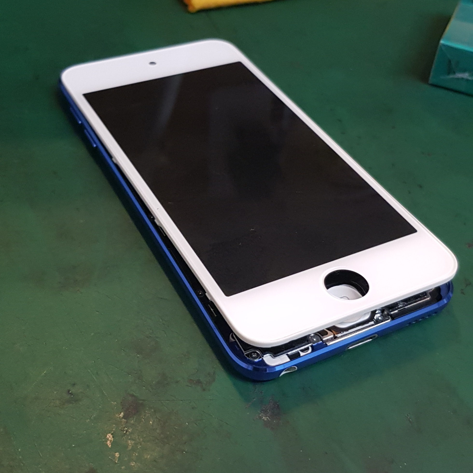 iPod Touch 6バッテリー膨張 - カバーガレージ恵比寿｜スマホ
