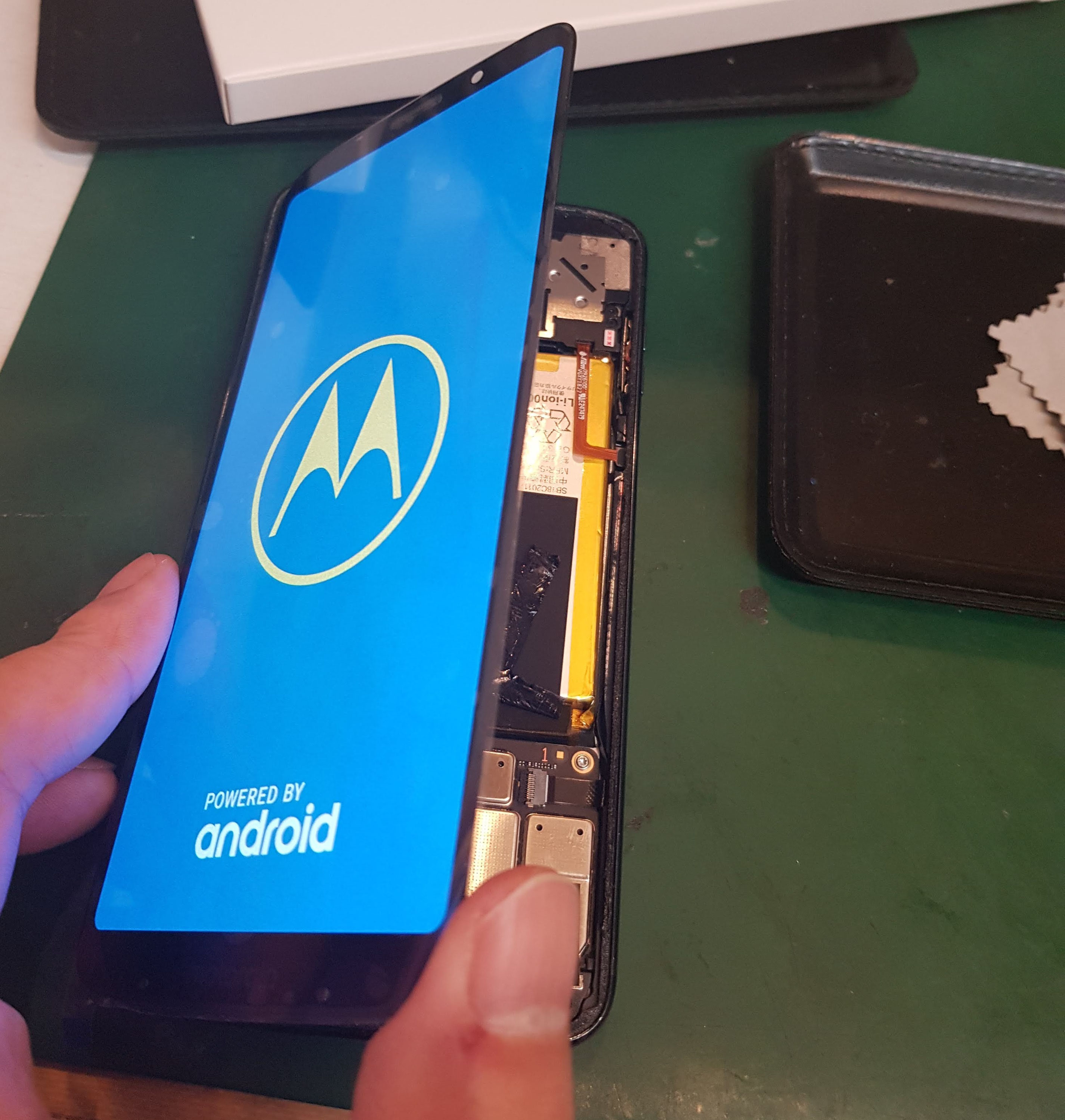 Motorola有機elパネルもデータそのまま修理 カバーガレージ恵比寿 Motorola有機elパネルもデータそのまま修理 カバーガレージ恵比寿