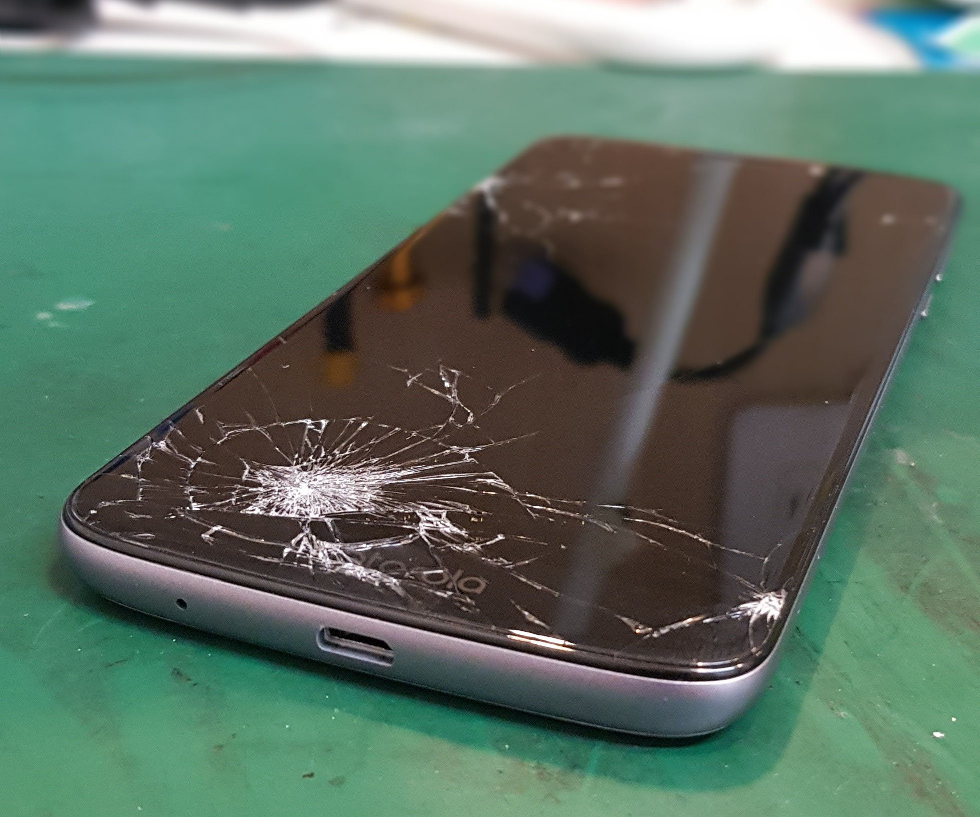 Motorola Moto E5 画面修理 カバーガレージ恵比寿 Motorola Moto E5 画面修理 カバーガレージ恵比寿