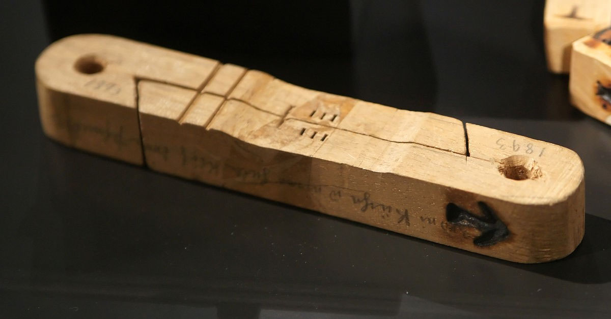 Die Redewendung "etwas auf dem Kerbholz haben" - Holzbodenhandel