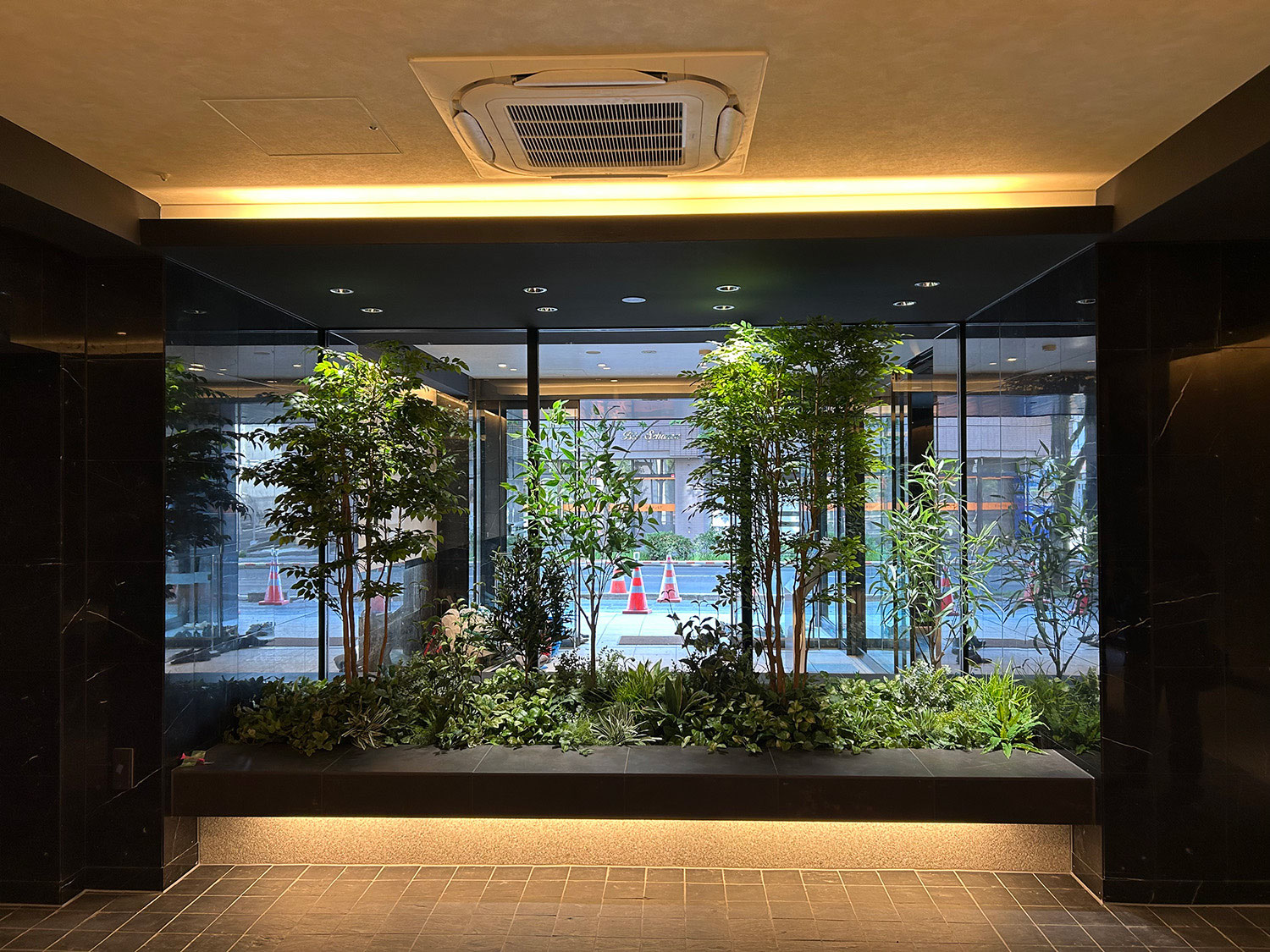 マンションエントランス フェイクグリーン商品全般の製作と卸販売