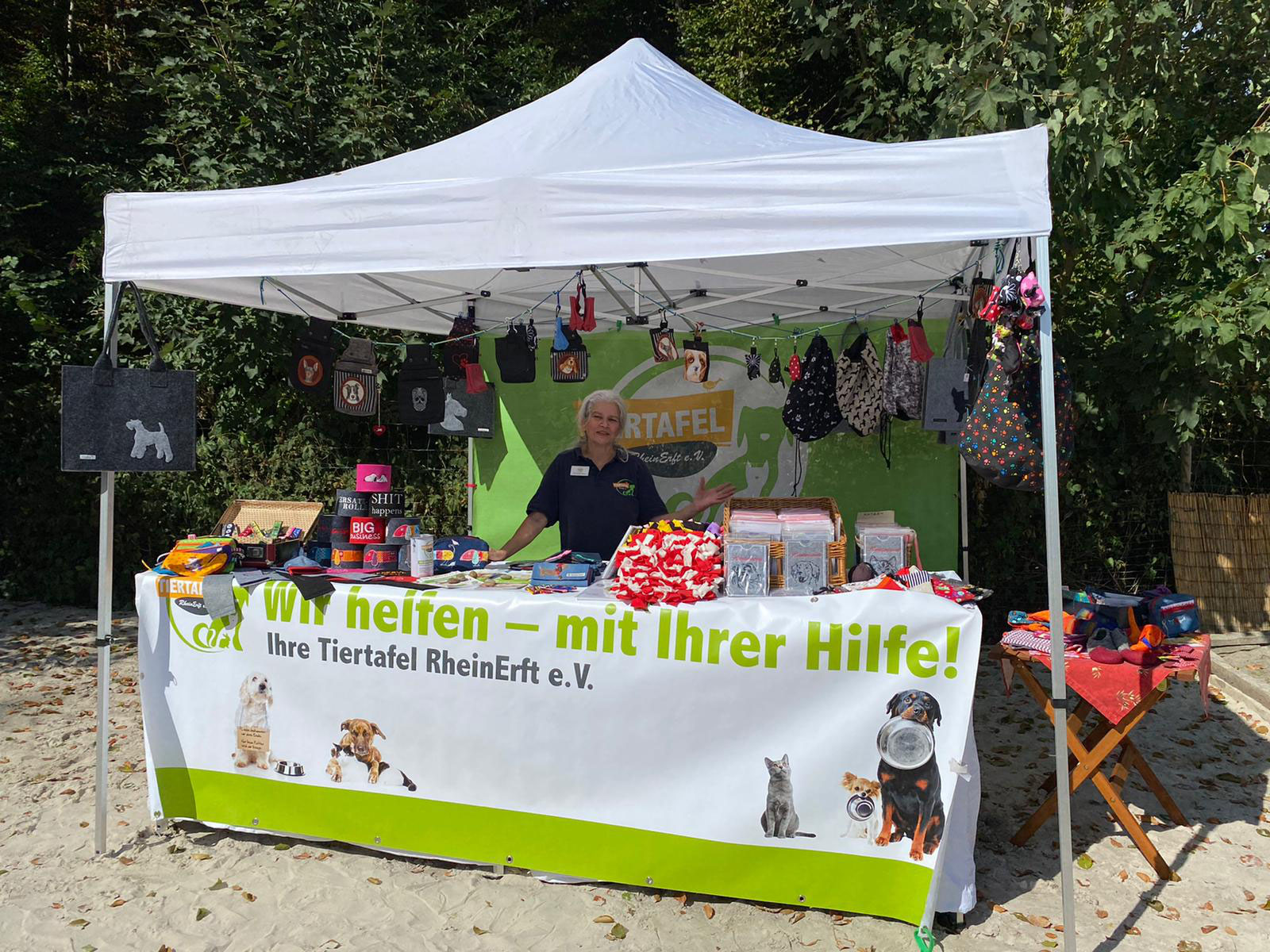 Es hat Spaß gemacht dabei zu sein. Tiertafel RheinErft e.V. Futterausgabe der Tiertafel Bergheim