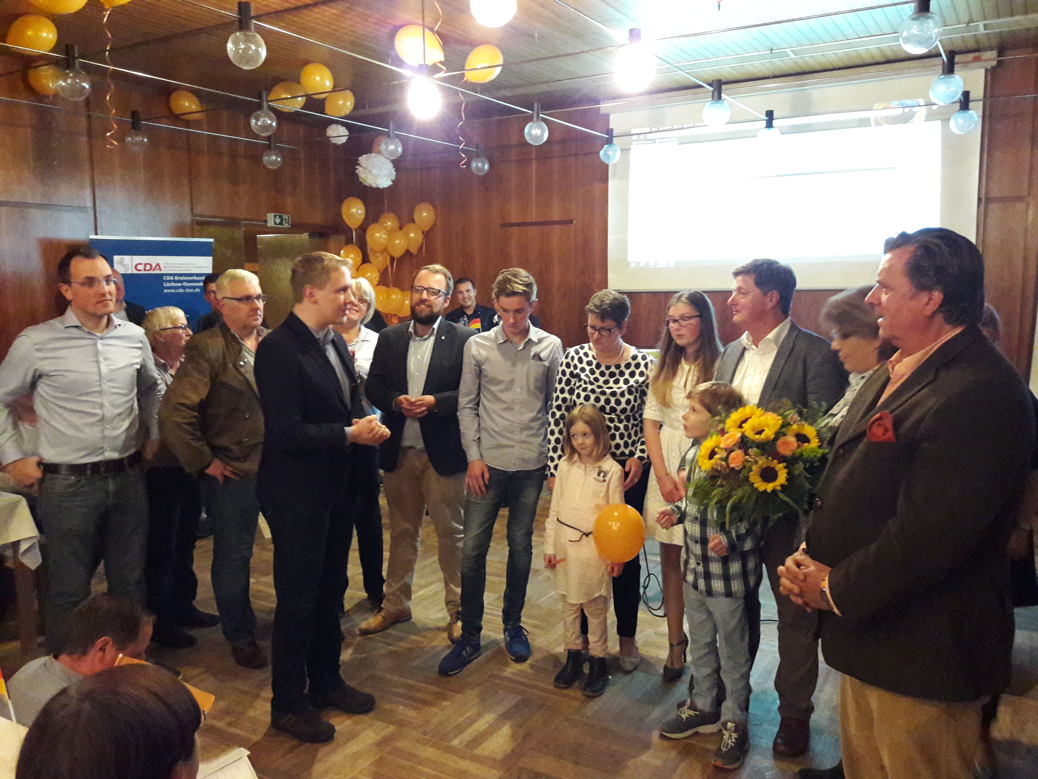 „Klasse gekämpft und gewonnen“ Eckhard Pols MdB verteidigt erfolgreich