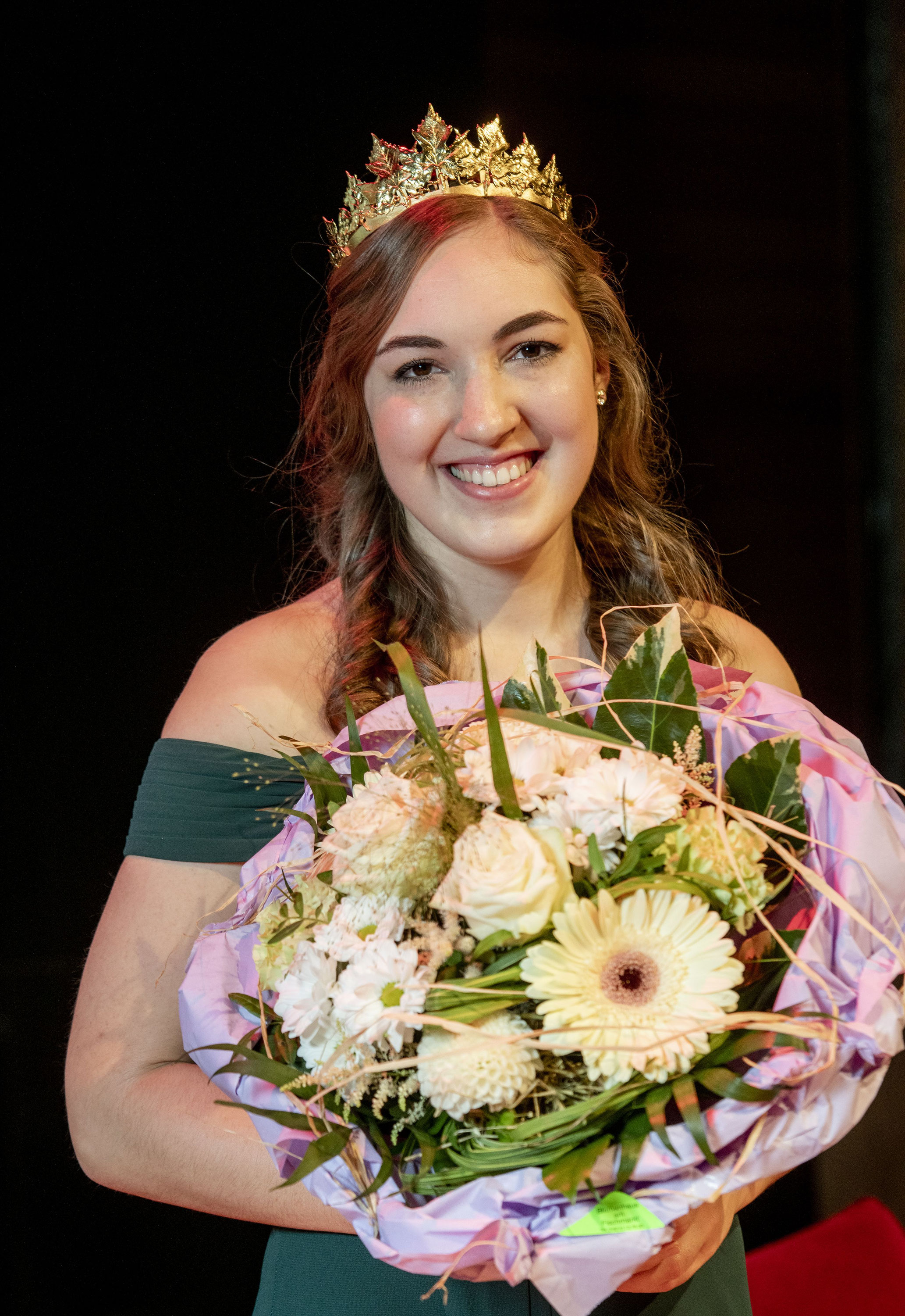 Rheinhessische Weinprinzessin 2019/20 imweinbergzuhauseseit1887