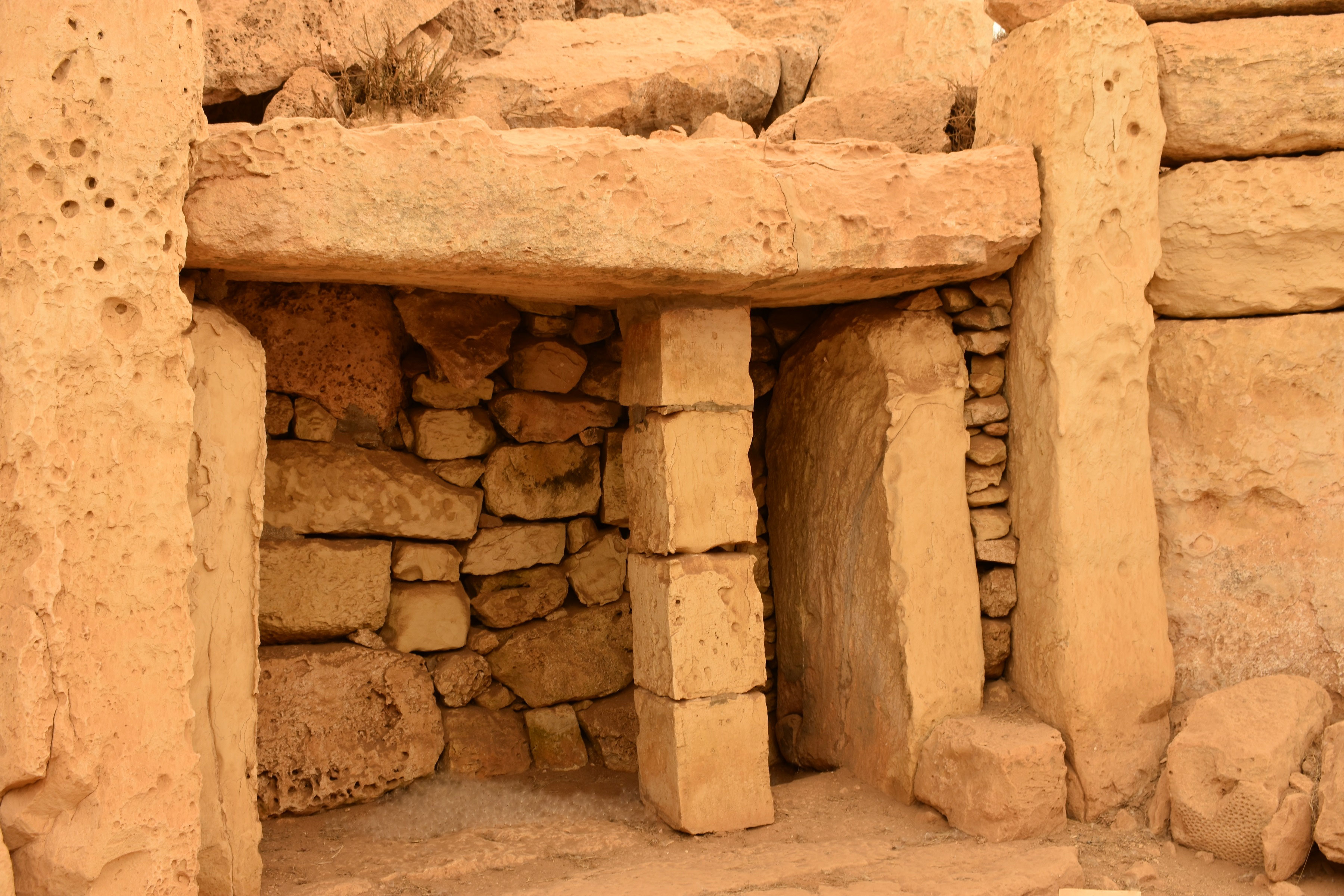 Hagar Qim und Mnajdra 8760 Hours Travel on the Latitudes