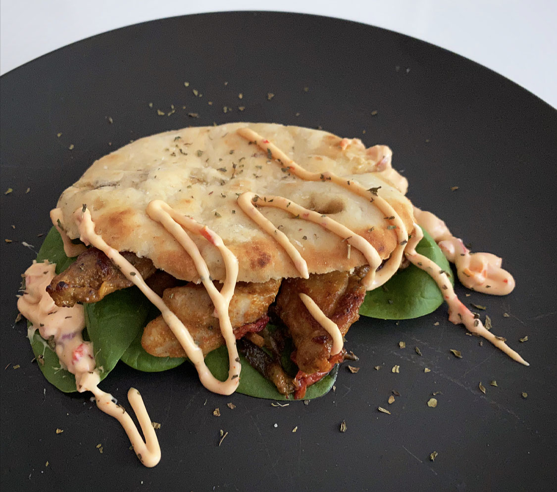 Naanbrood met kipshoarma en Harissa mayonaise De website van le
