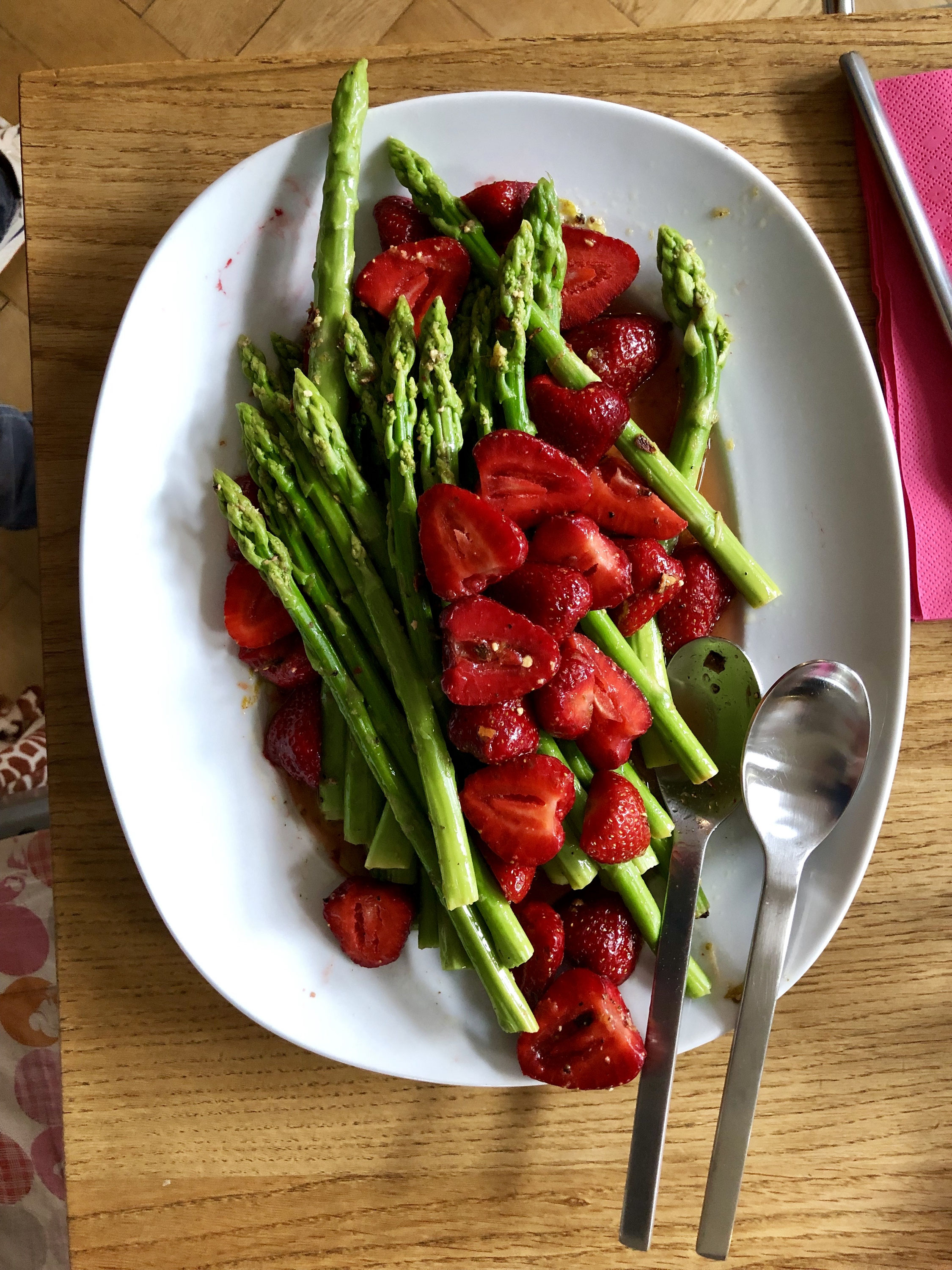 Spargel mit Erdbeeren - Kochcowboys Spargel mit Erdbeeren - Kochcowboys