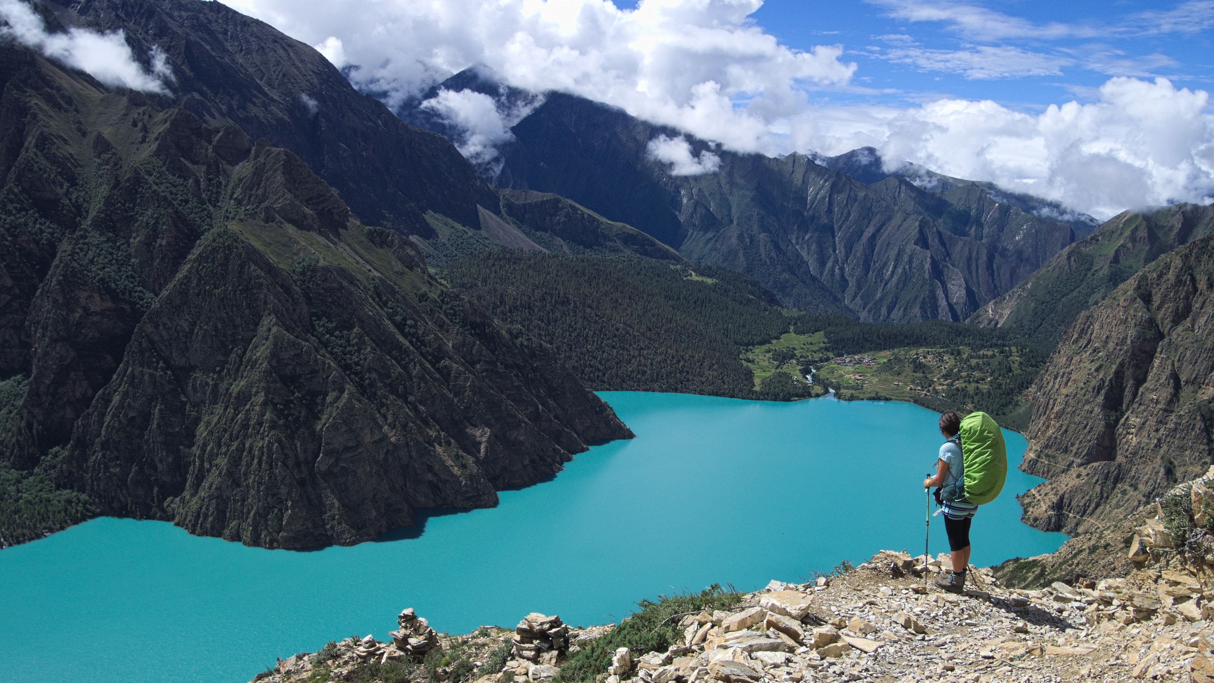 Traverser la France à pied, oui... mais avec quelle maison sur le dos ? Max de nature