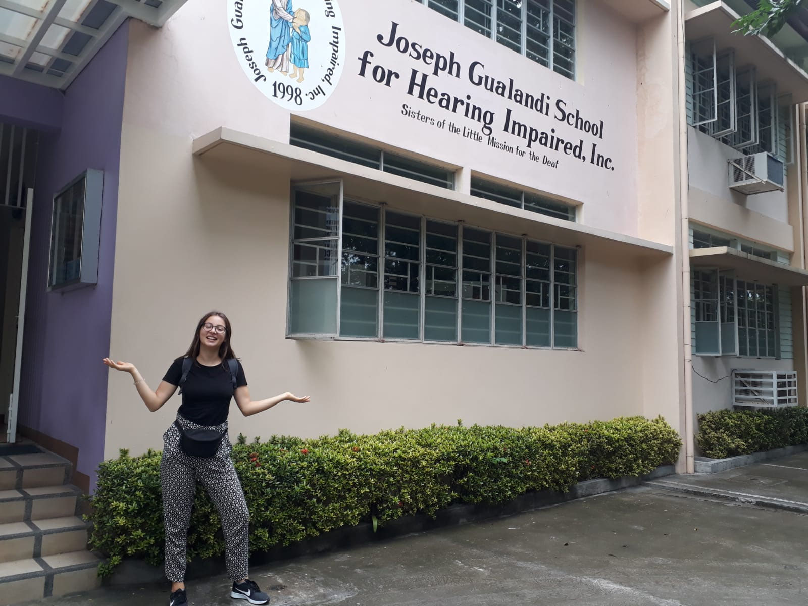 Joseph Gualandi School for Hearing Impaired Children weltwaerts