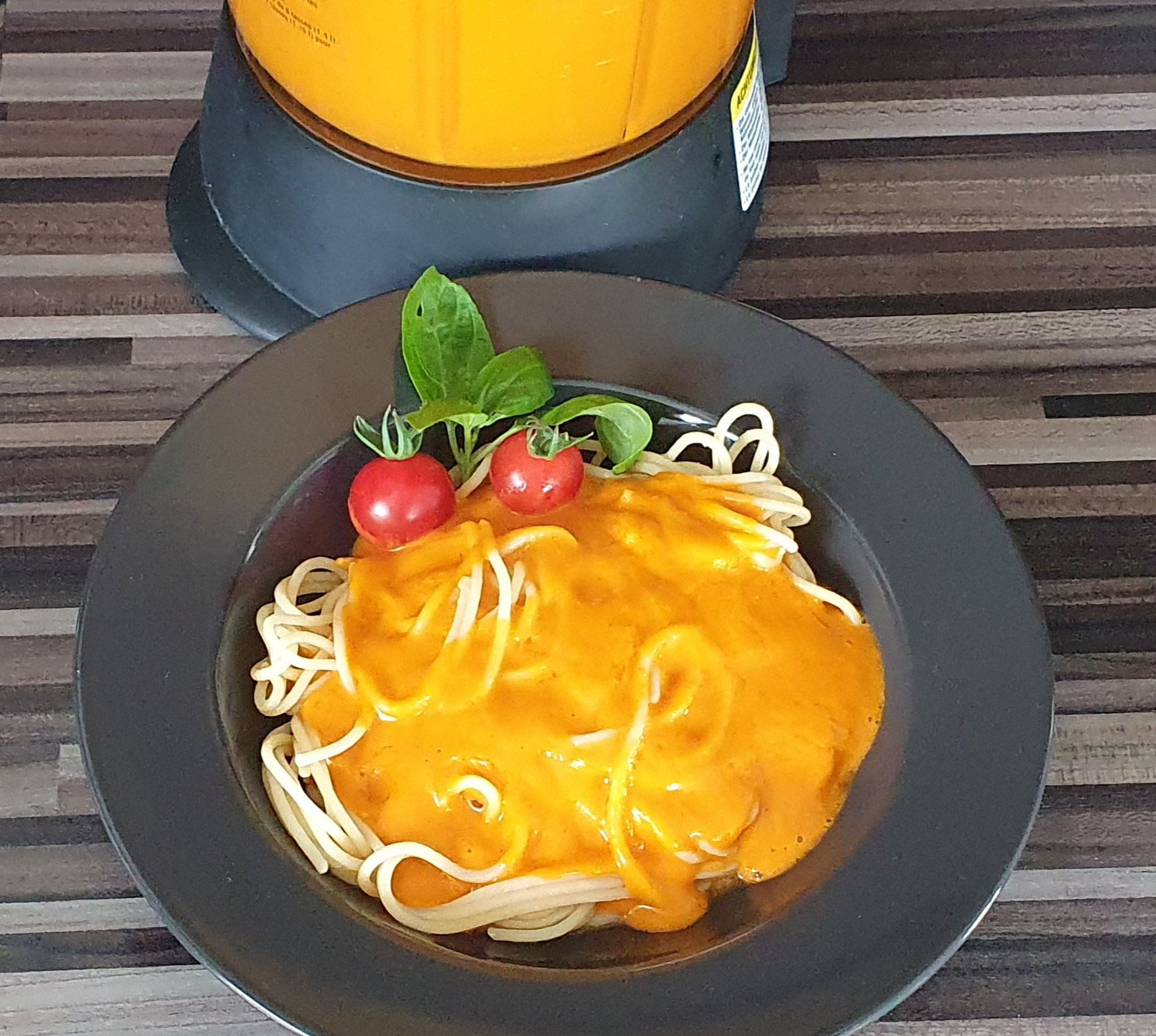 Tomaten-Mozzarella-Soße - Melanie Pförtsch - Leckeres mit Pampered Chef