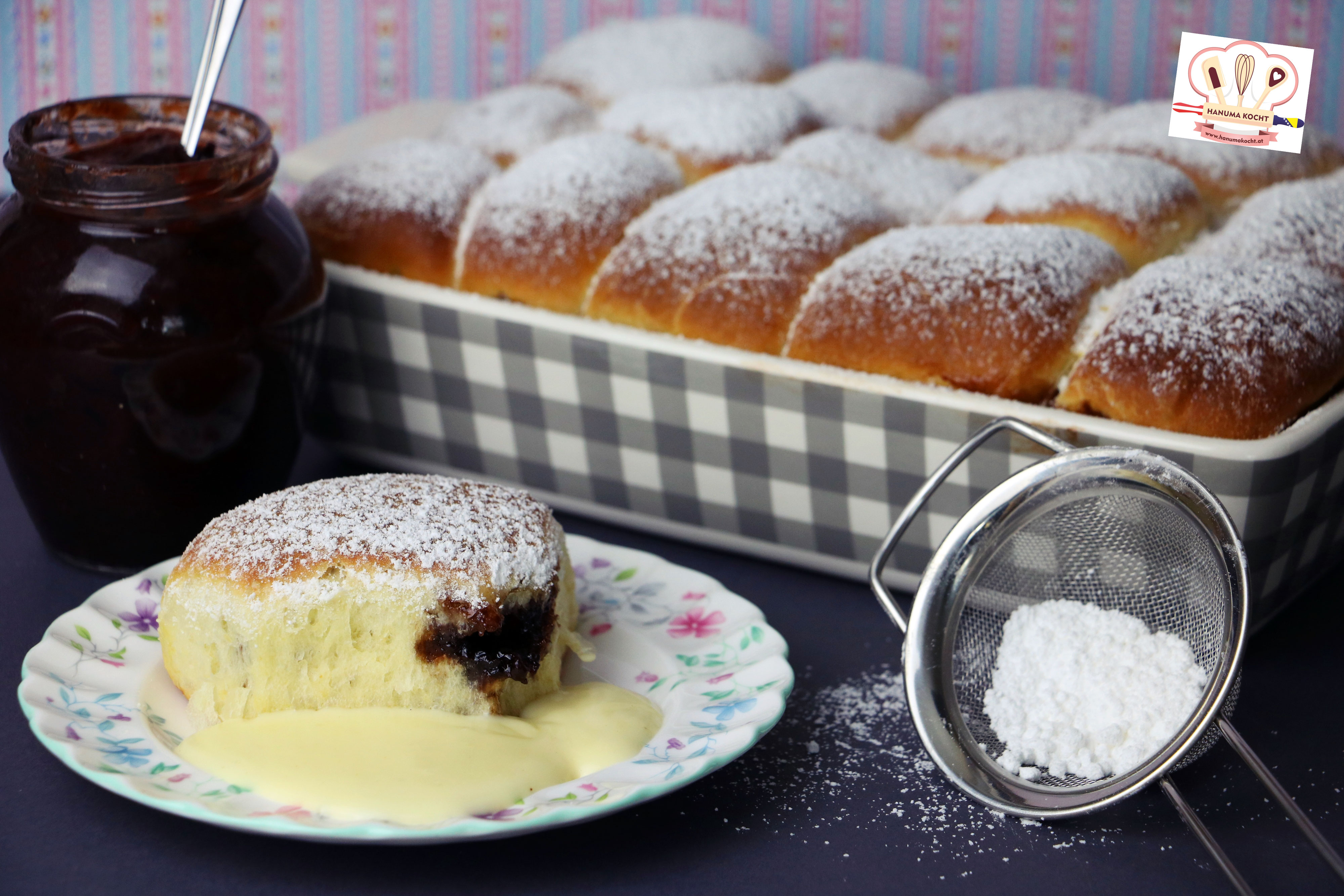 Flaumige Buchteln mit selbstgemachter Vanillecreme/ Mekane buhtle sa ...