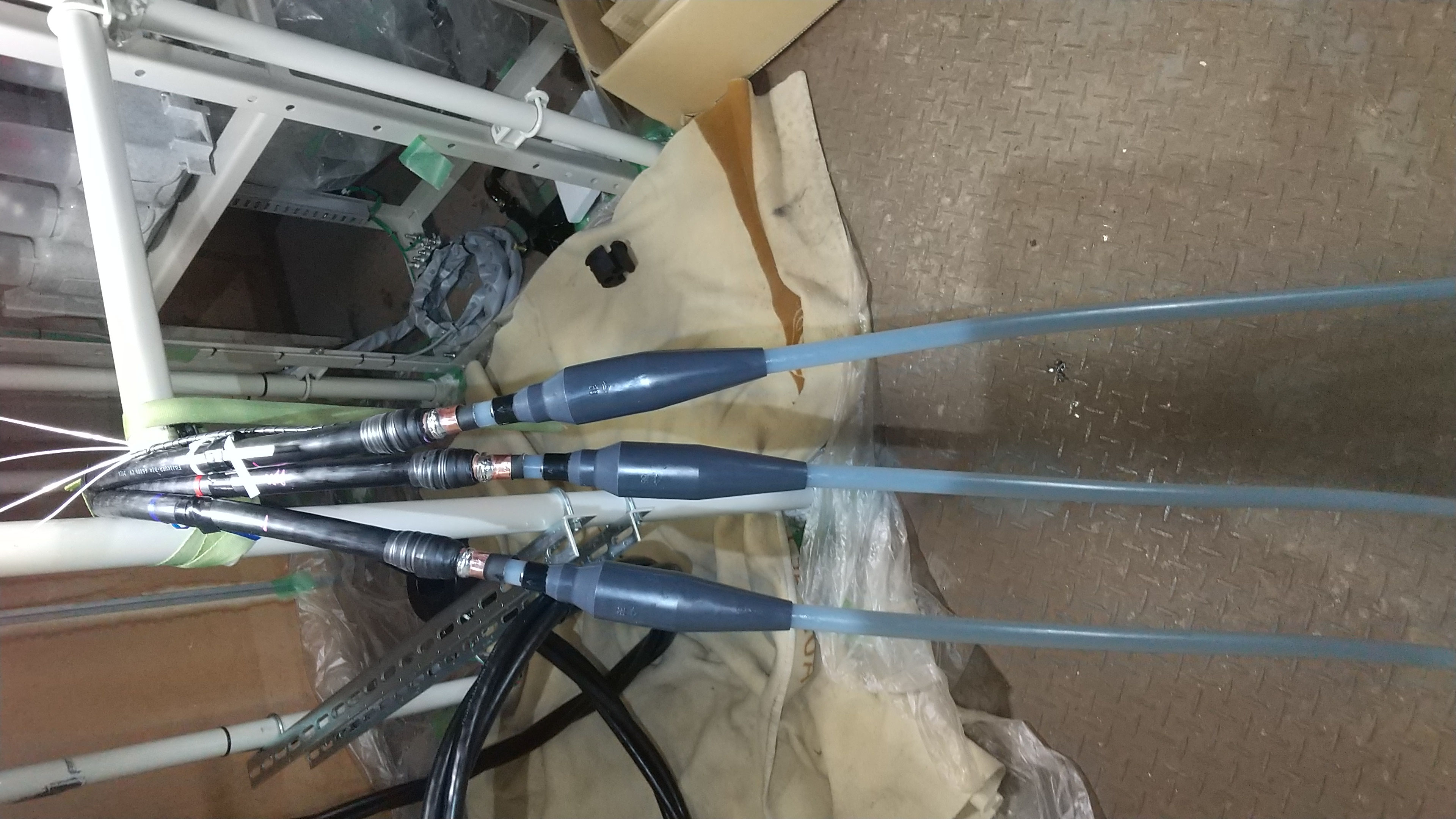 高圧ケーブルの端末処理を行いました。 崎野電気