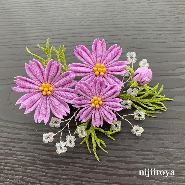 特別講座「秋桜のコサージュ」 - つまみ細工のnijiiroyaー長野市