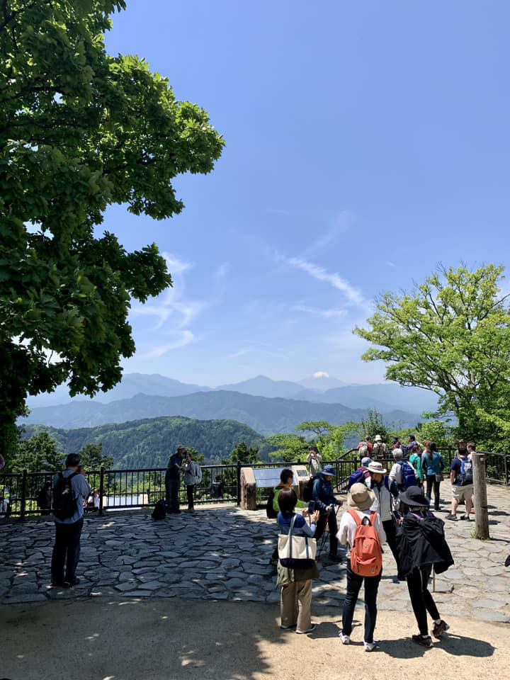 高尾山（東京都八王子市）稲荷山コースで富士山を拝む