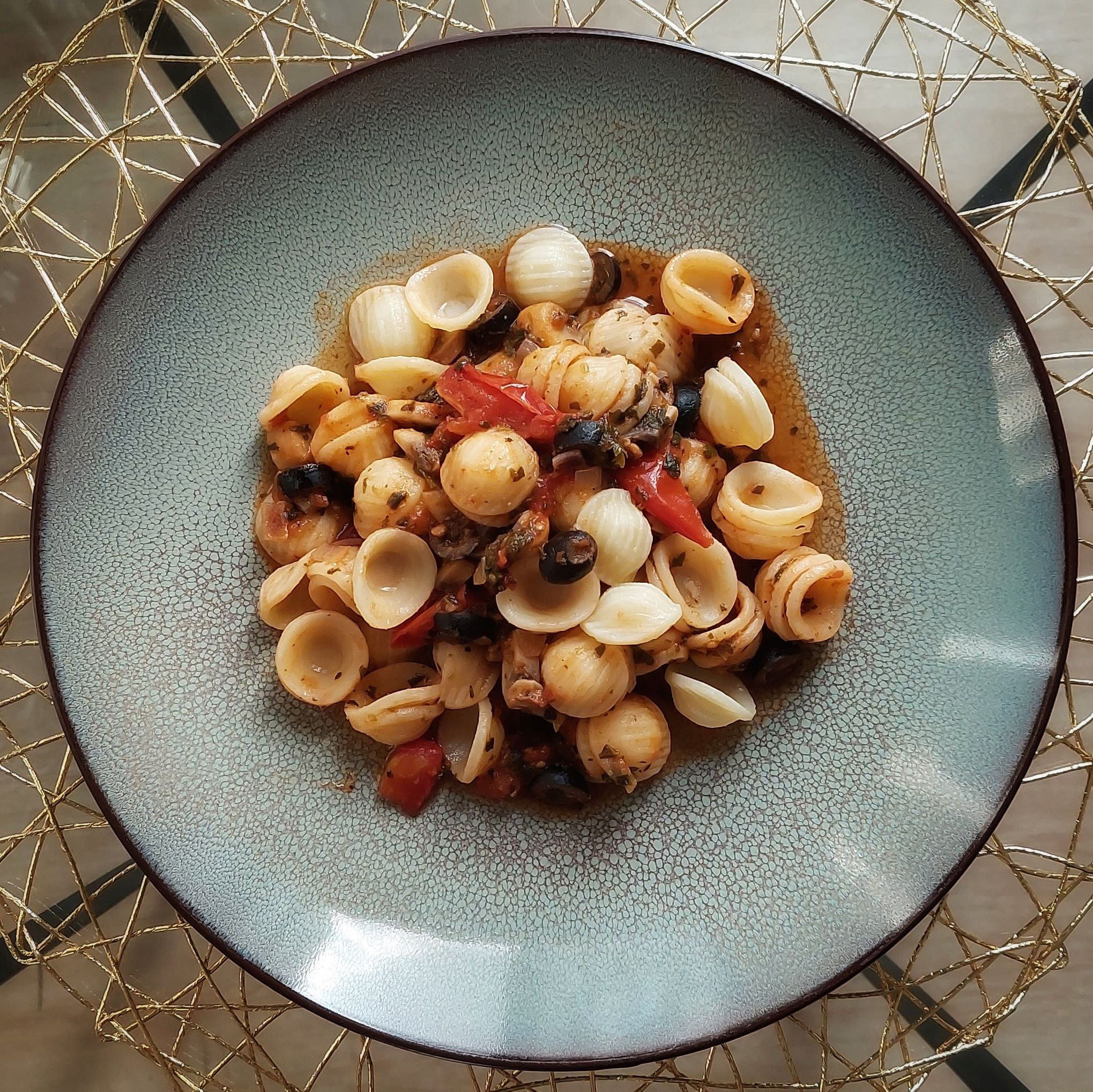 Orecchiette mit Oliven, Pilzen und Tomaten - Der vegane Foodblog
