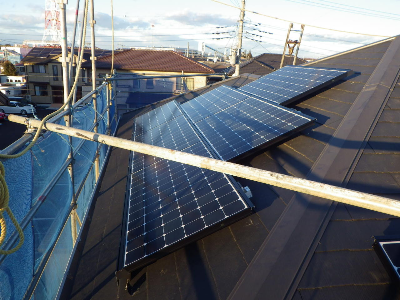 コロニアル屋根への太陽光発電システム設置工事を行いました。in大田原