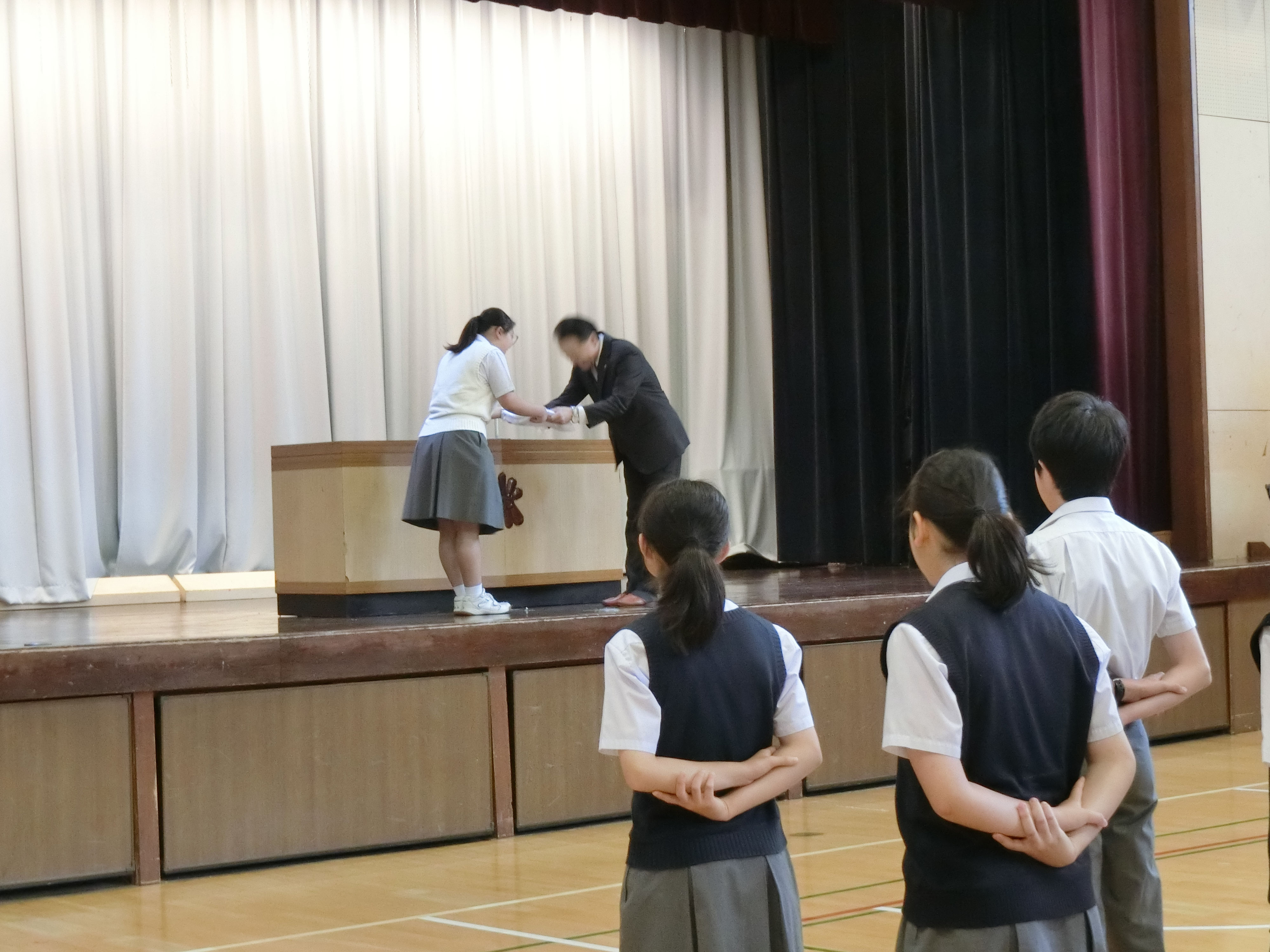 港区立赤坂中学校にポロシャツ贈呈活動報告（新着情報）