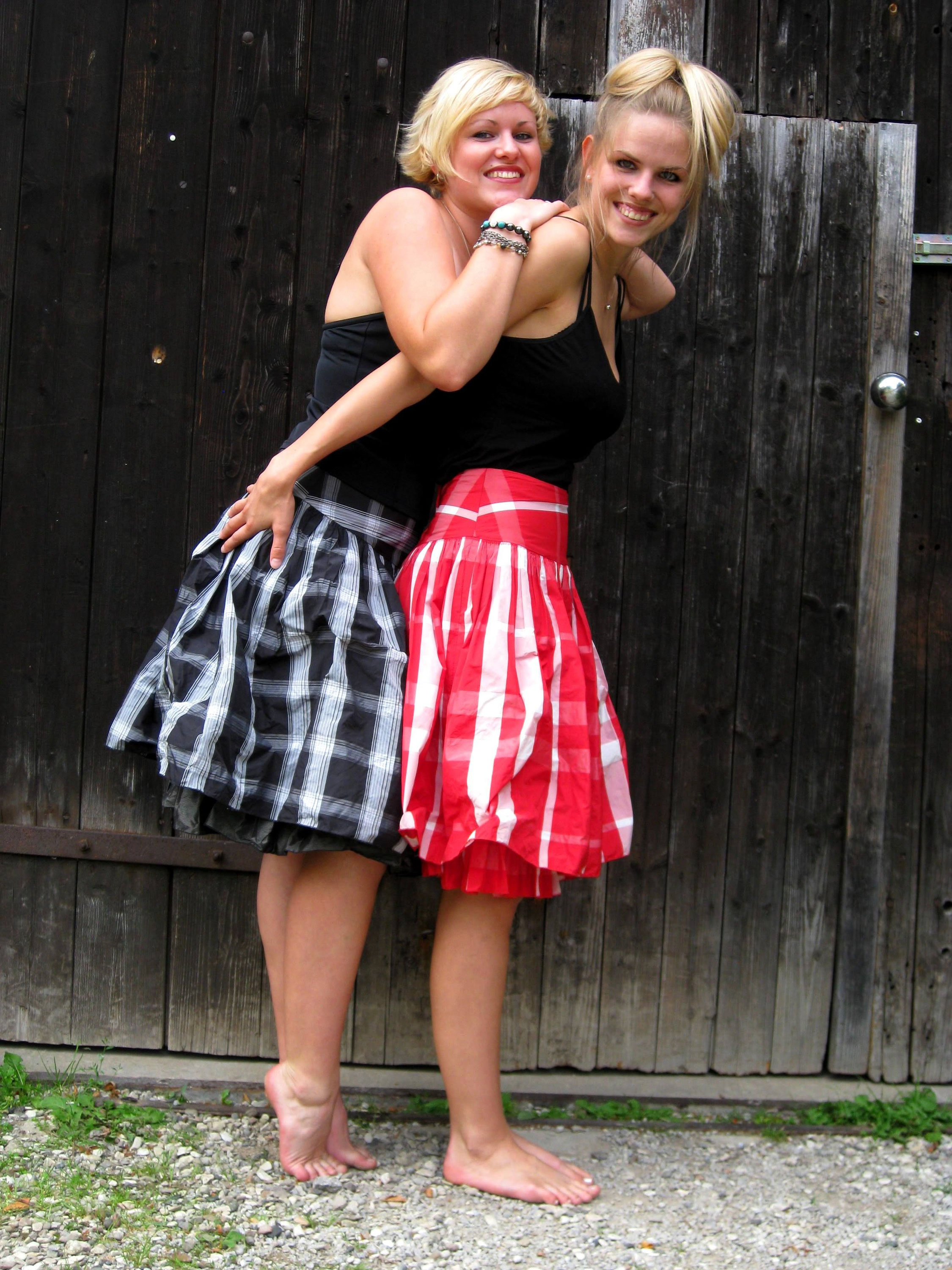 Bunt bunt bunt sind alle unsere Kleider....... - Atelierhof Scholen 53