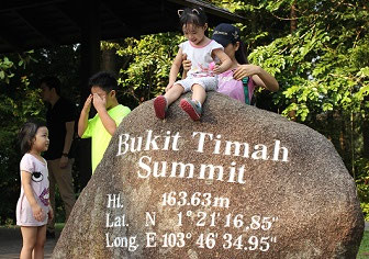 ブキティマのハイキング シンガポール最高峰 Mrtでのアクセス方法 コモ子のやまたび北海道