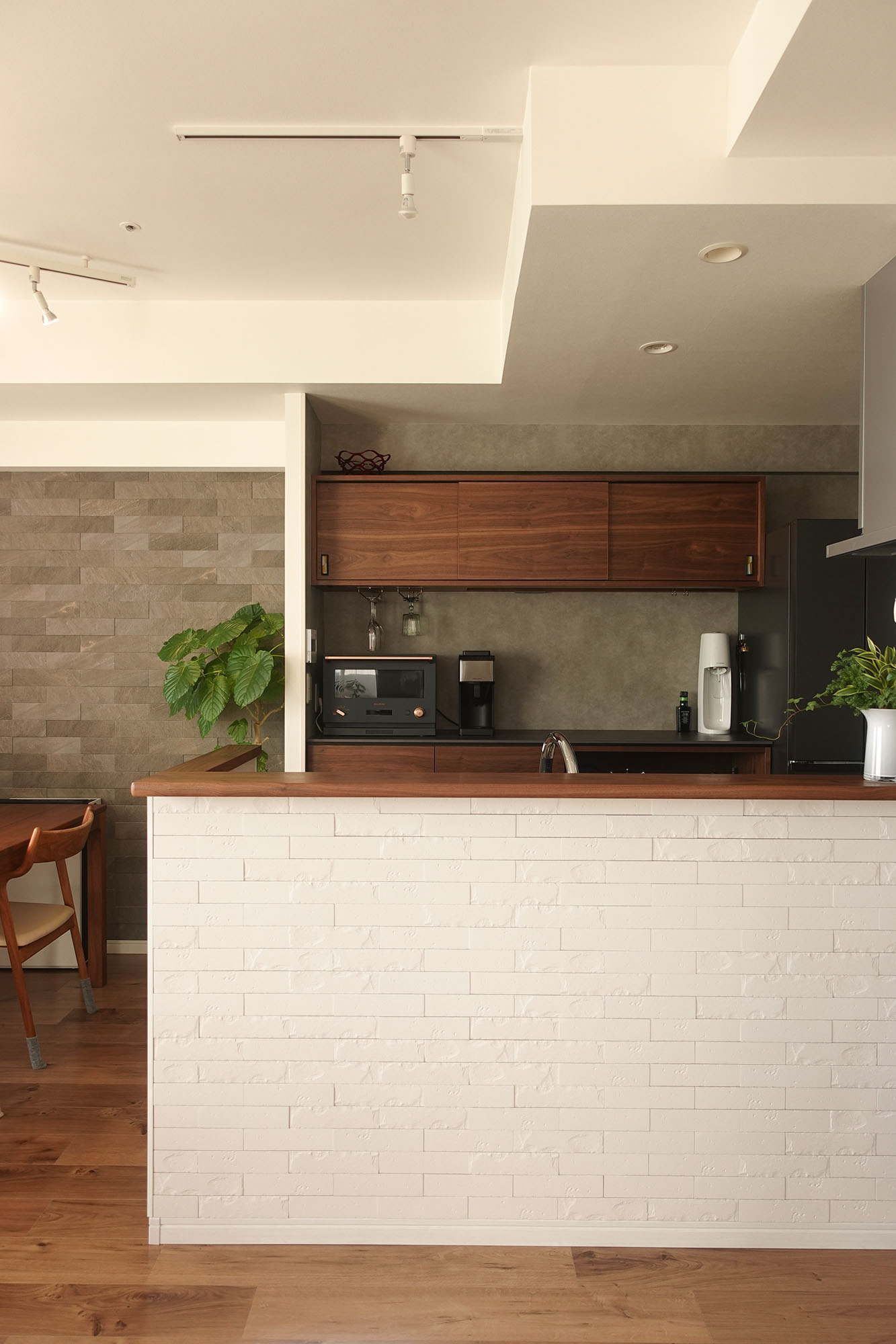 DIC31 府中家具 焼印 ティセ ウォールナット カップボード 照明付き飾り棚