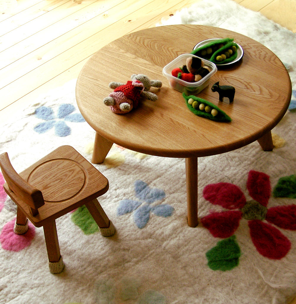 子供の丸テーブルと子供椅子（相模原市・U様邸） - 神奈川の家具工房ひょうたん蔵