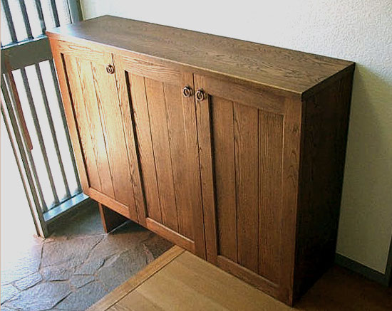 クラシックデザインのシンプルな下駄箱（横浜市・K様邸） - 無垢