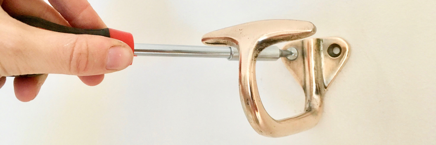A Quelle Hauteur Fixer Un Porte Manteau Comment Fixer Une Patere Ou Un Porte Manteau L Accrocheur
