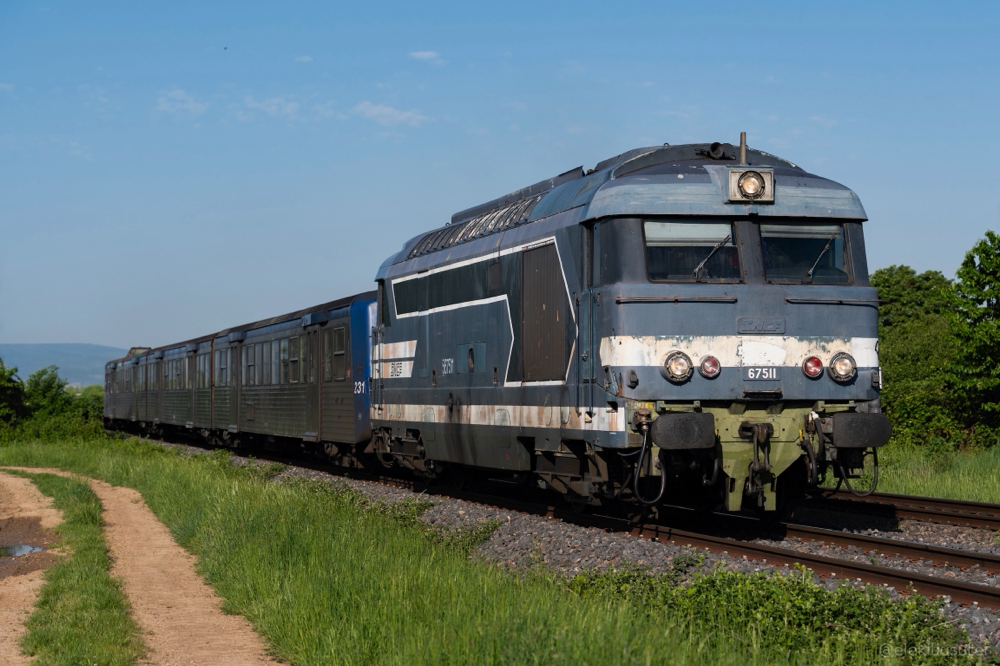 フランスアンティーク 鋳物のプレート SNCF? 鉄道用？ フランスアンティーク 鋳物のプレート SNCF? 鉄道用？