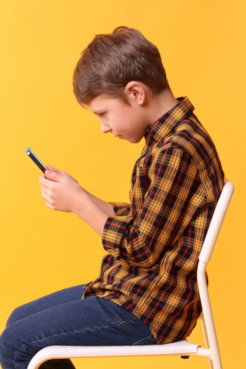 Aufrecht durchs Leben: Die besten Übungen gegen Haltungsschwäche bei Kindern!