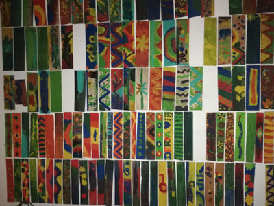Mosaik aus Holsschindeln in der alten Scheune in Plotttes