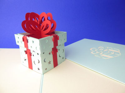 carte pop-up gros cadeau d'anniversaire bleu ciel et rouge